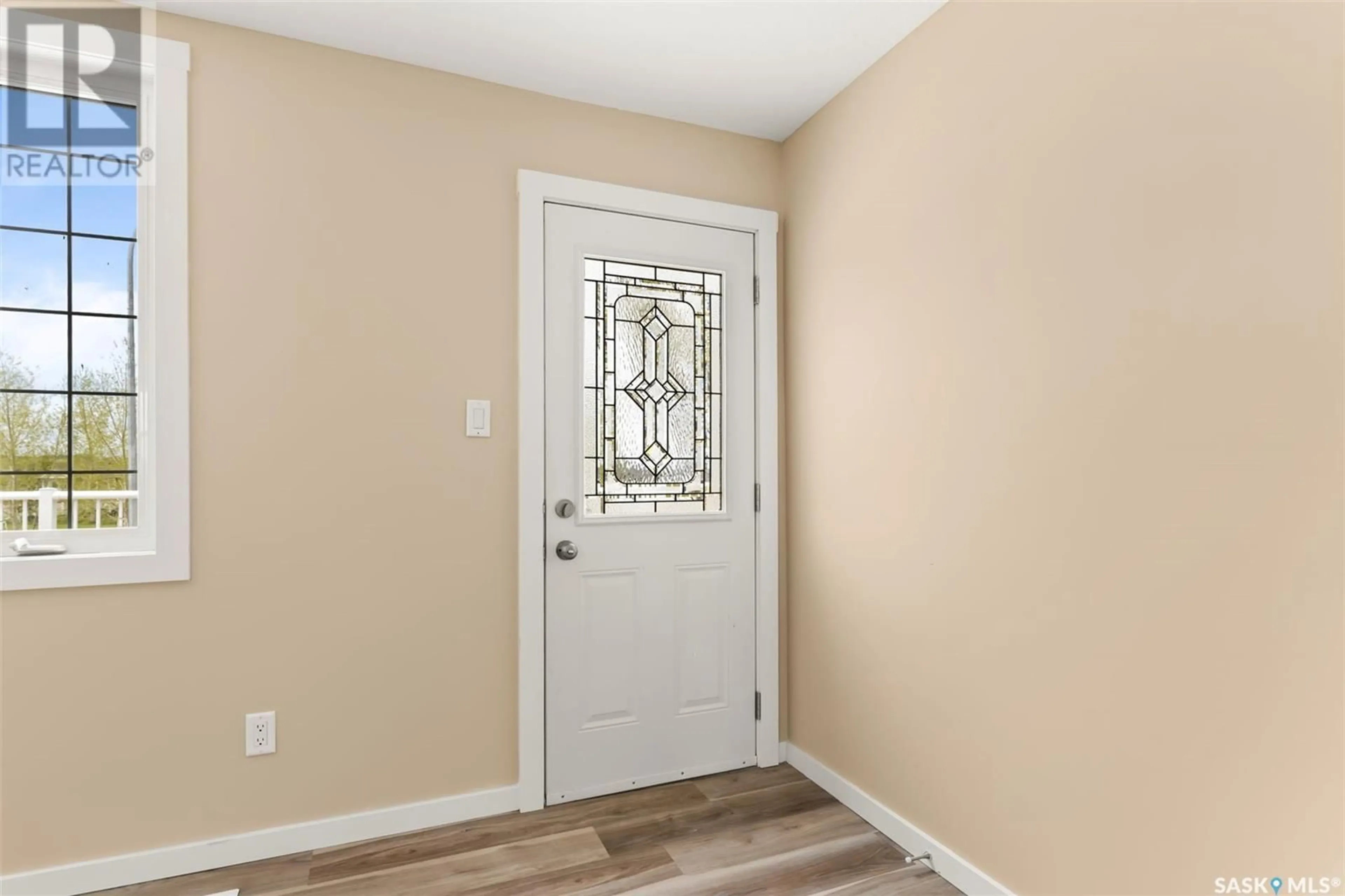 Indoor entryway for 10 LOUISE CRESCENT, Katepwa Beach Saskatchewan S0G2K0