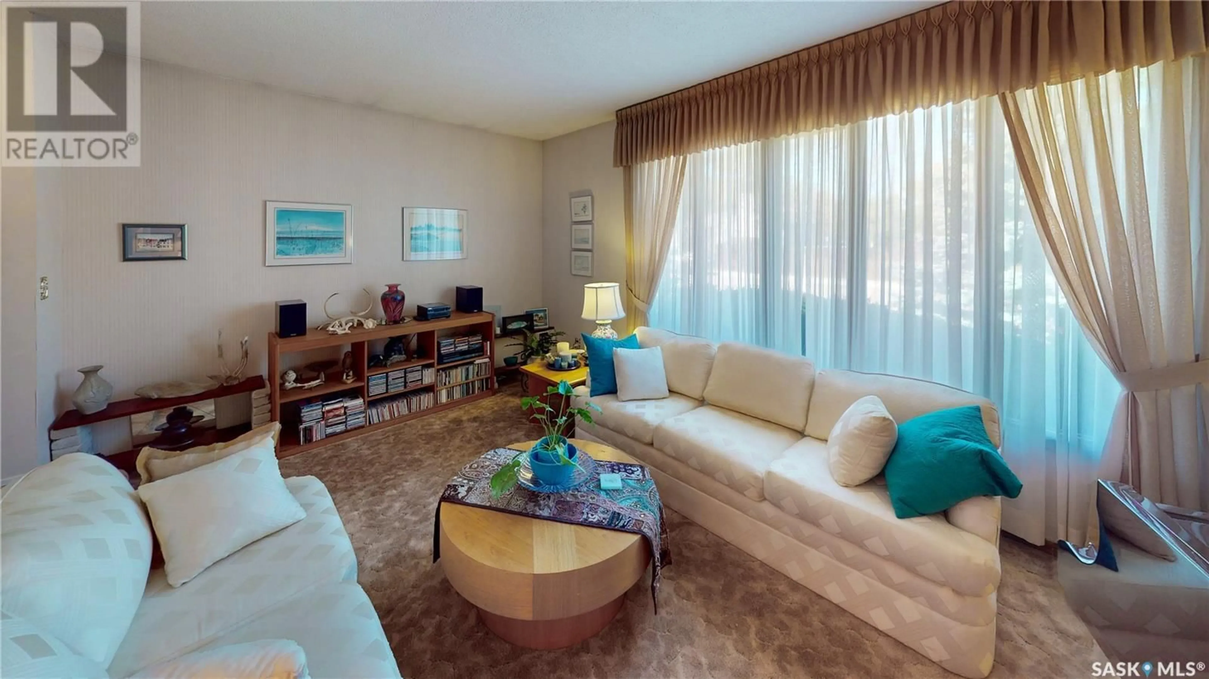 Living room with furniture, unknown for 194 GREEN MEADOW ROAD, Regina Saskatchewan S4V0A9