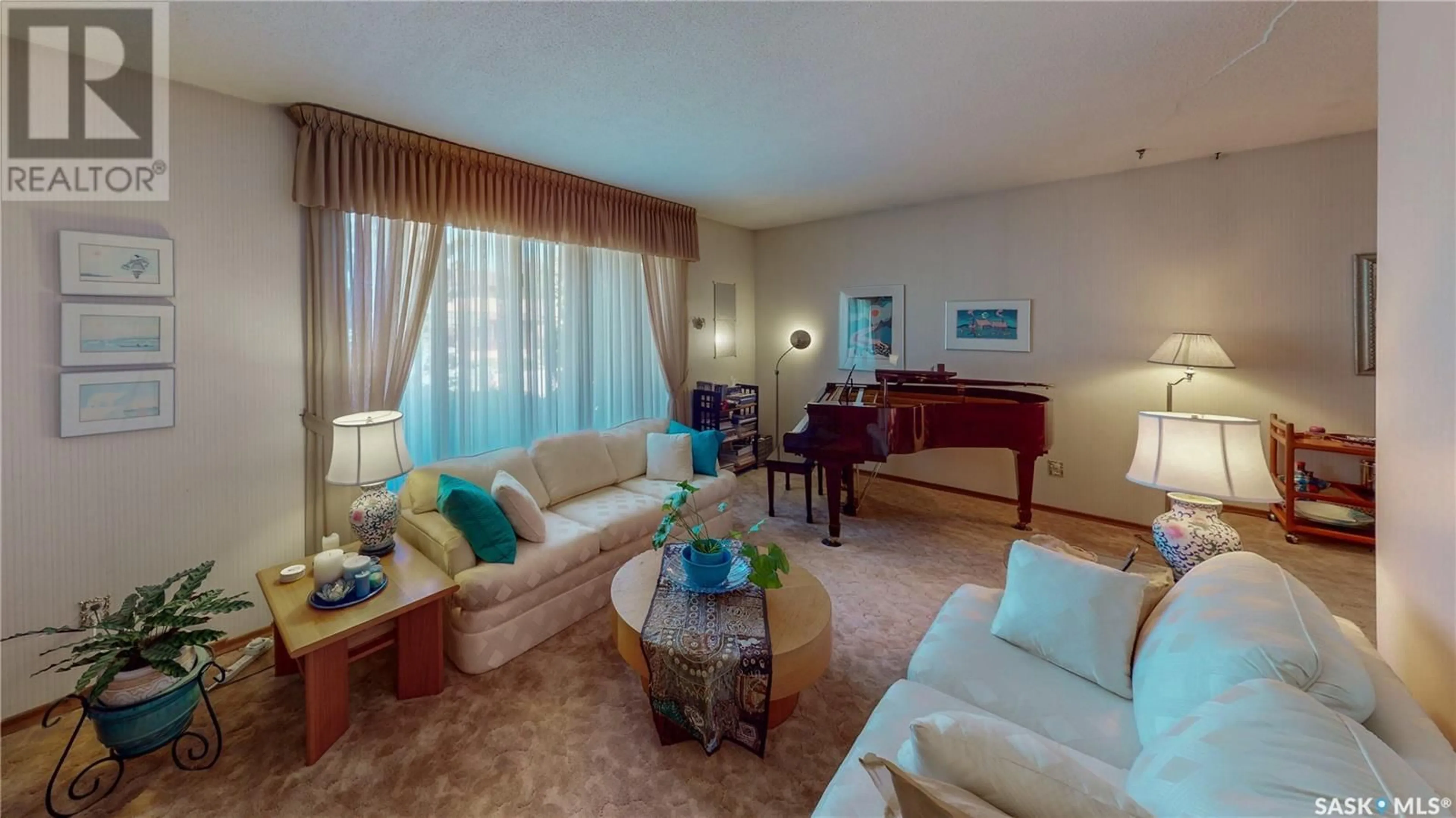 Living room with furniture, wood/laminate floor for 194 GREEN MEADOW ROAD, Regina Saskatchewan S4V0A9