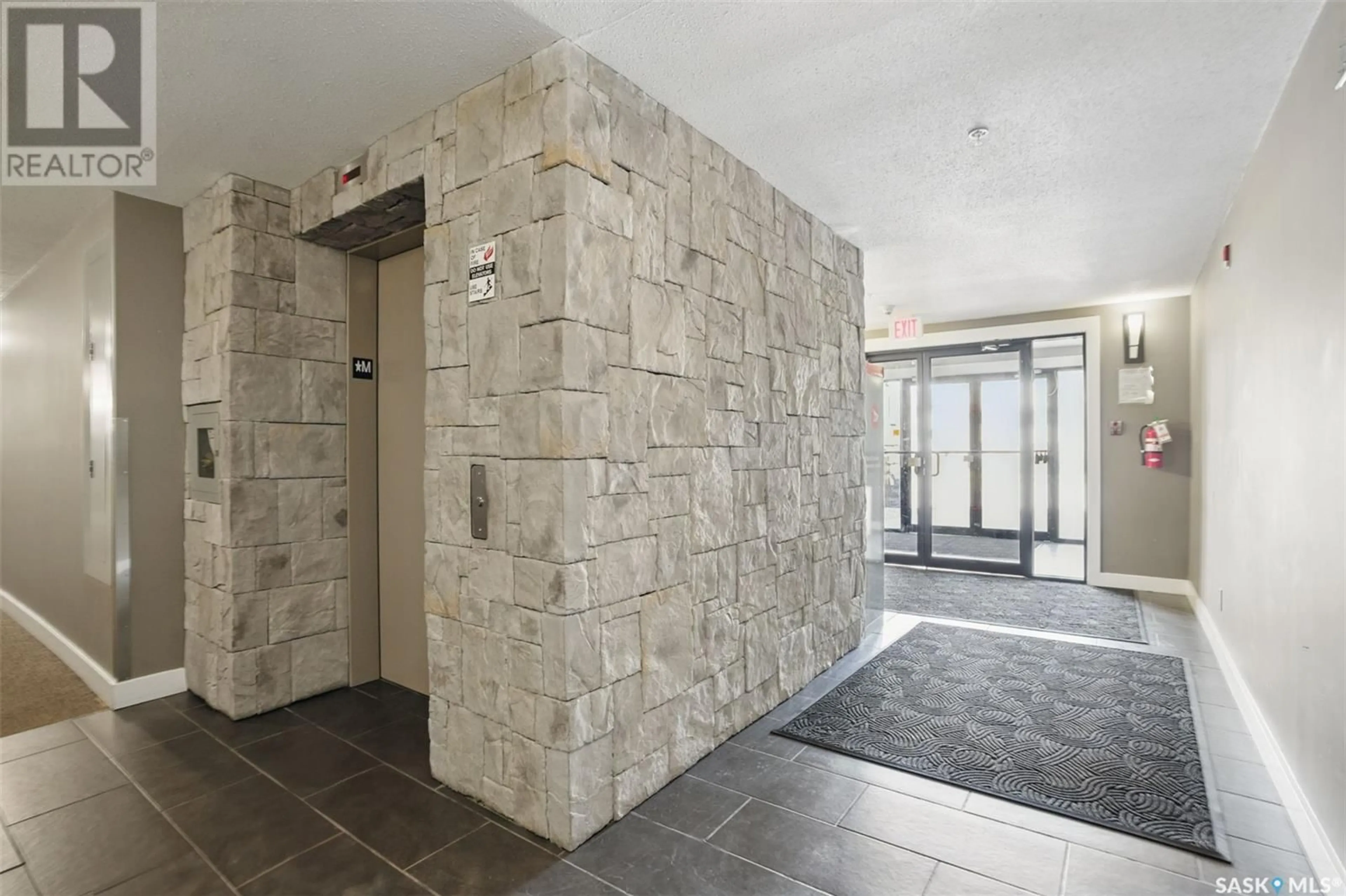 Indoor foyer for 230 - 410 SLIMMON ROAD, Saskatoon Saskatchewan S7V0B3