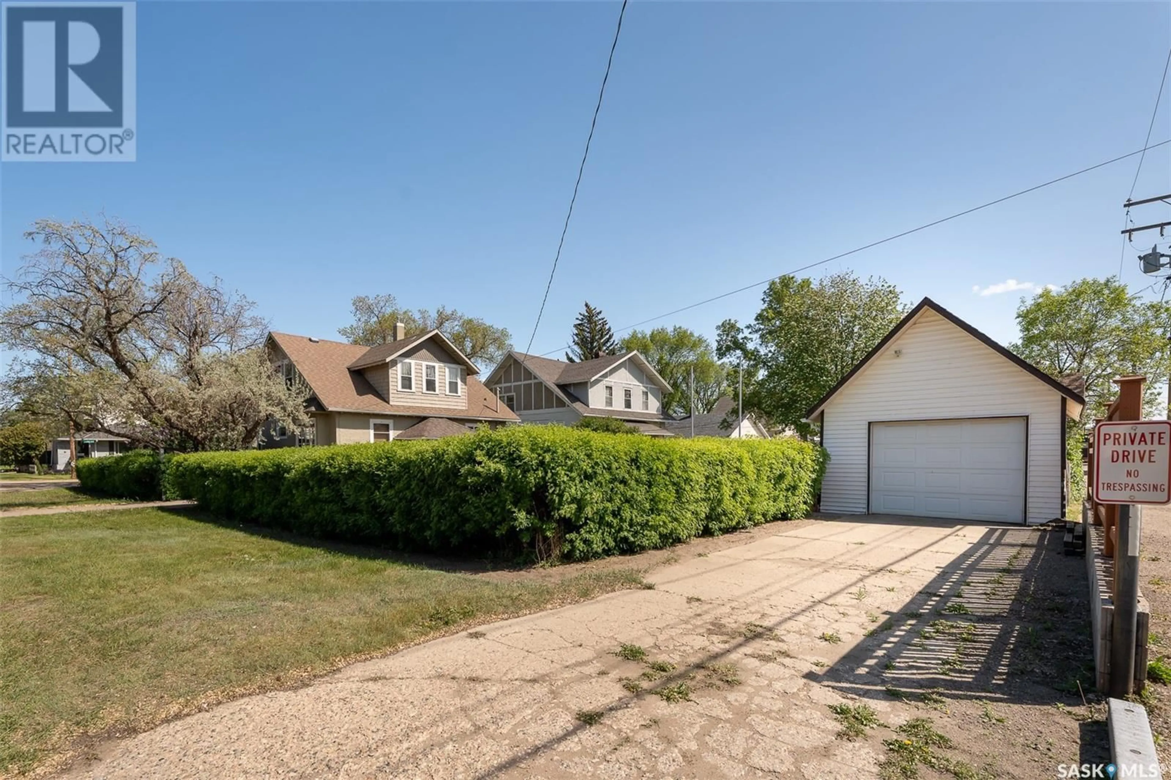 A pic from outside/outdoor area/front of a property/back of a property/a pic from drone, street for 944 ALDER AVENUE, Moose Jaw Saskatchewan S6H0Y1