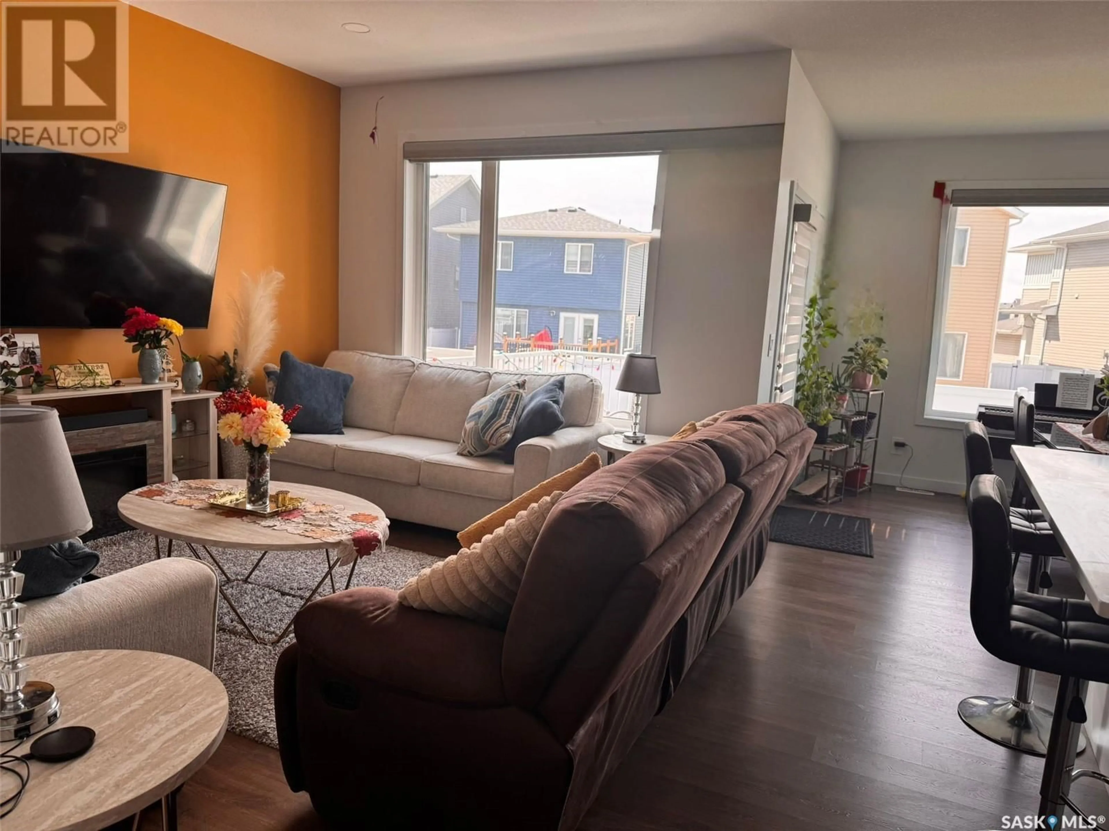 Living room with furniture, unknown for 519 MCFAULL CRESCENT, Saskatoon Saskatchewan S7V0T1