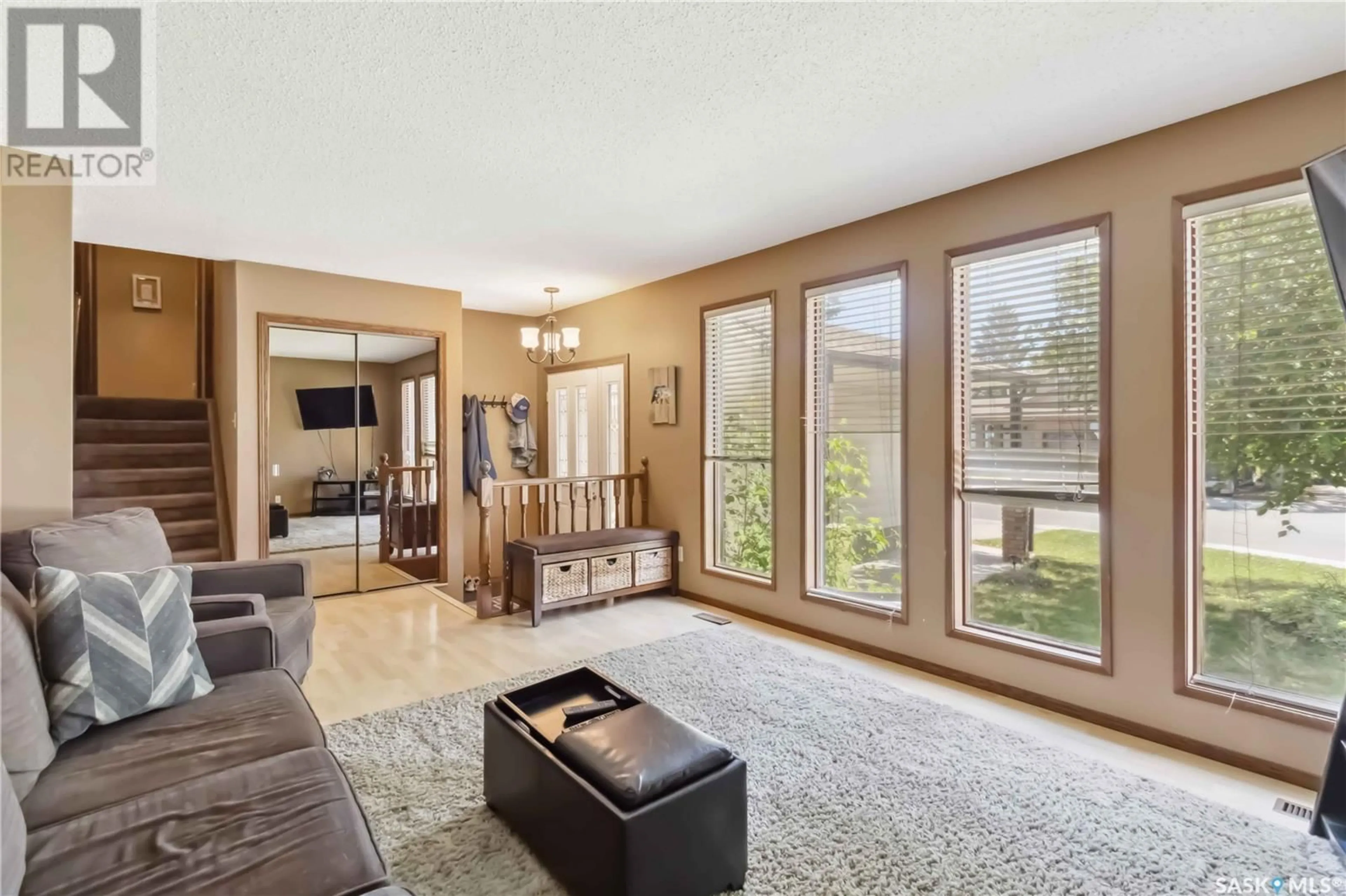 Living room with furniture, unknown for 622 WOLLASTON BAY, Saskatoon Saskatchewan S7J4C3