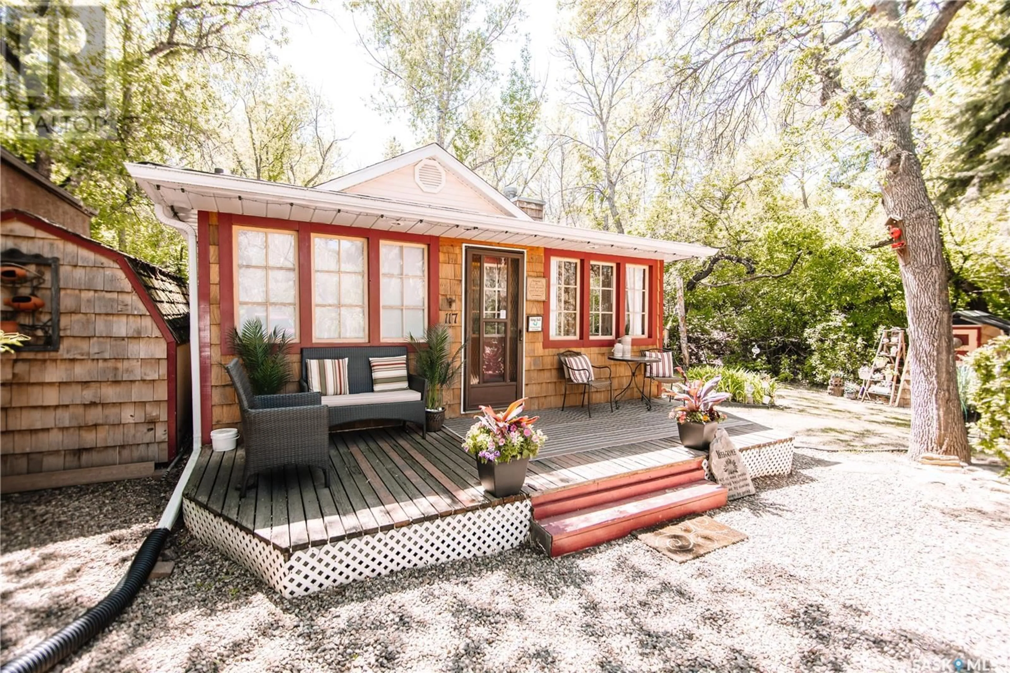 Patio, street for 117 DALY AVENUE, Regina Beach Saskatchewan S0G4C0