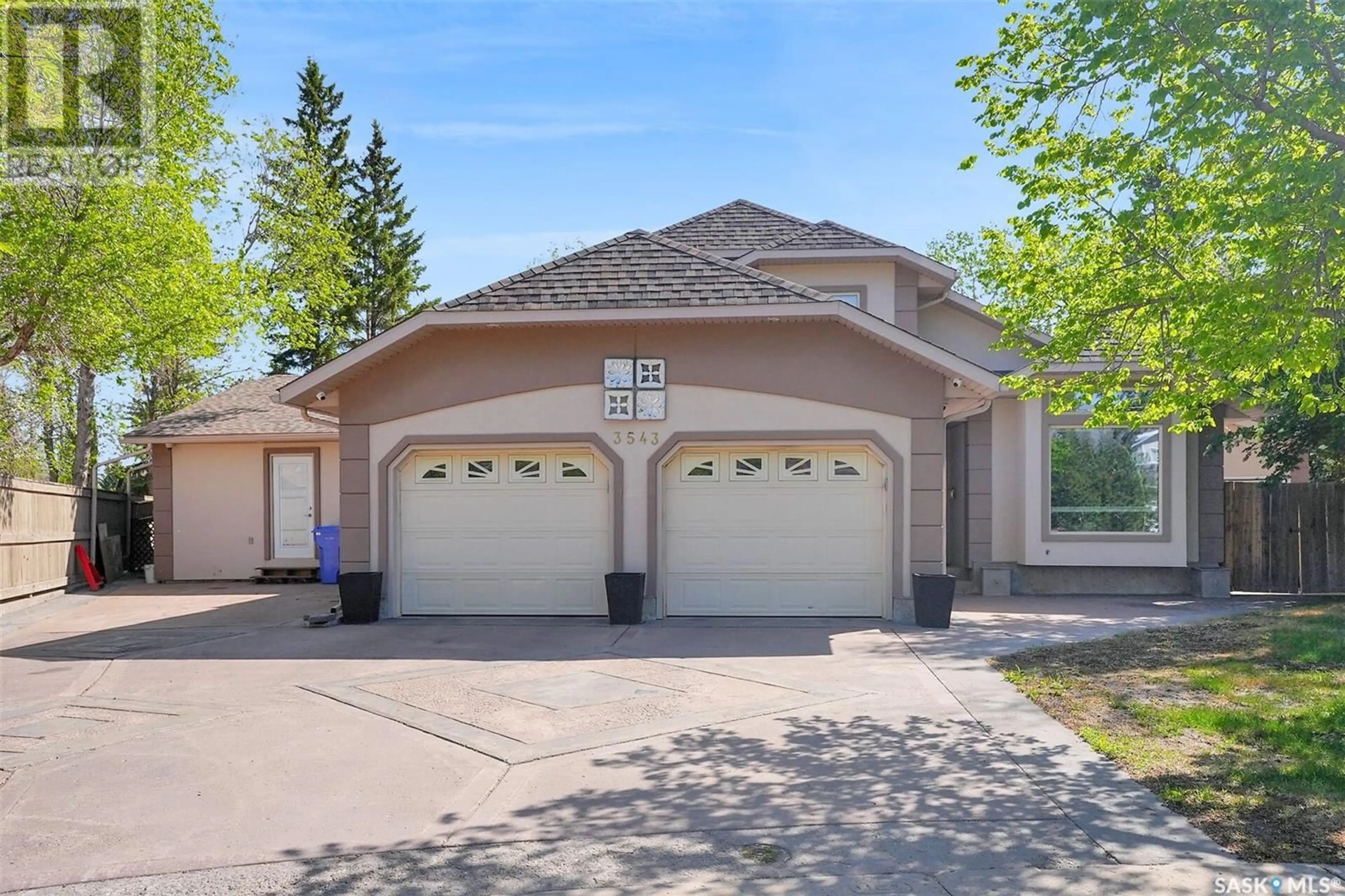 Indoor garage for 3543 BURNS ROAD, Regina Saskatchewan S4V2G4