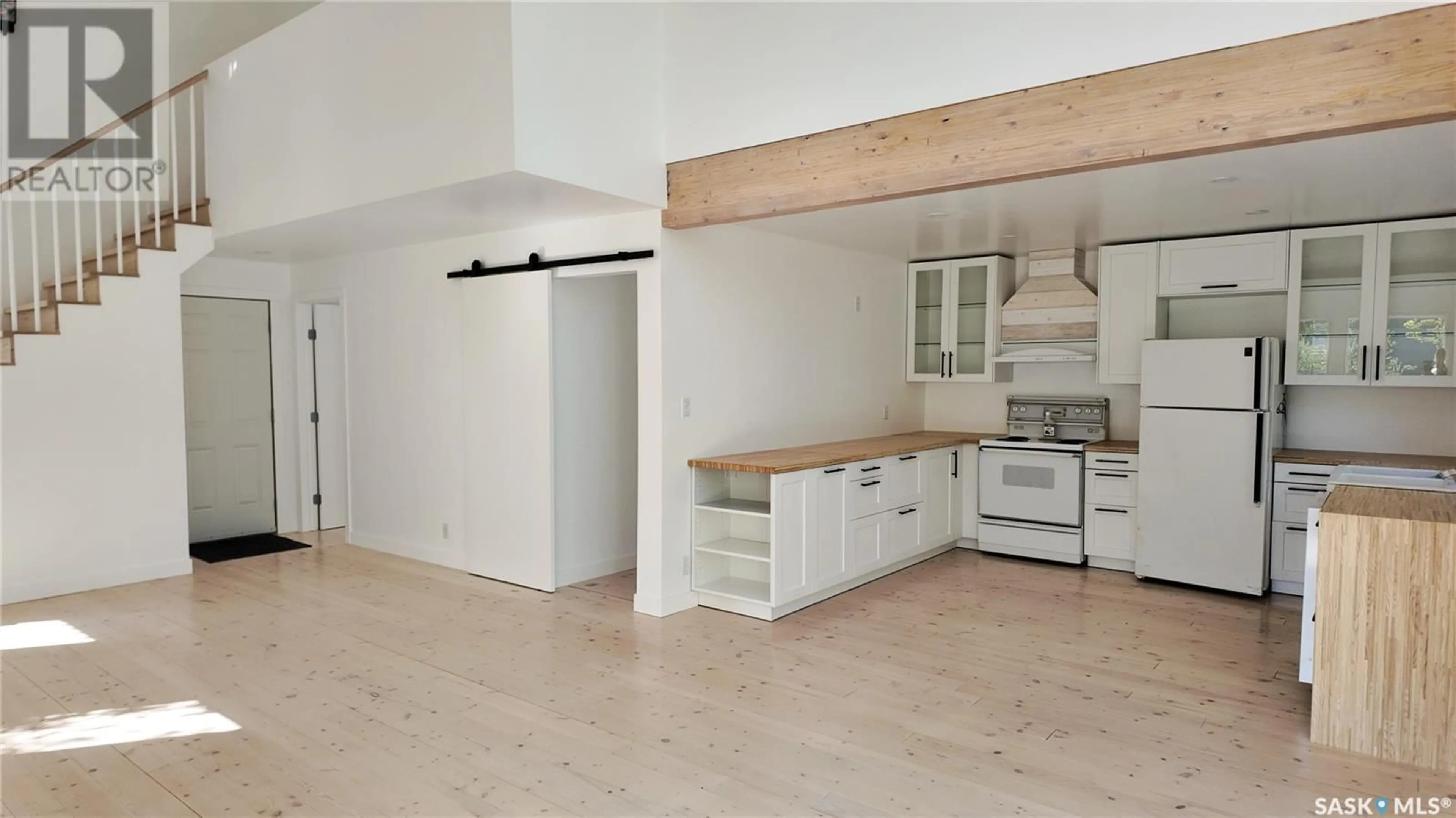 Open concept kitchen, wood/laminate floor for 504 LAKEVIEW BAY, Mervin Rm No.499 Saskatchewan S0M0H0