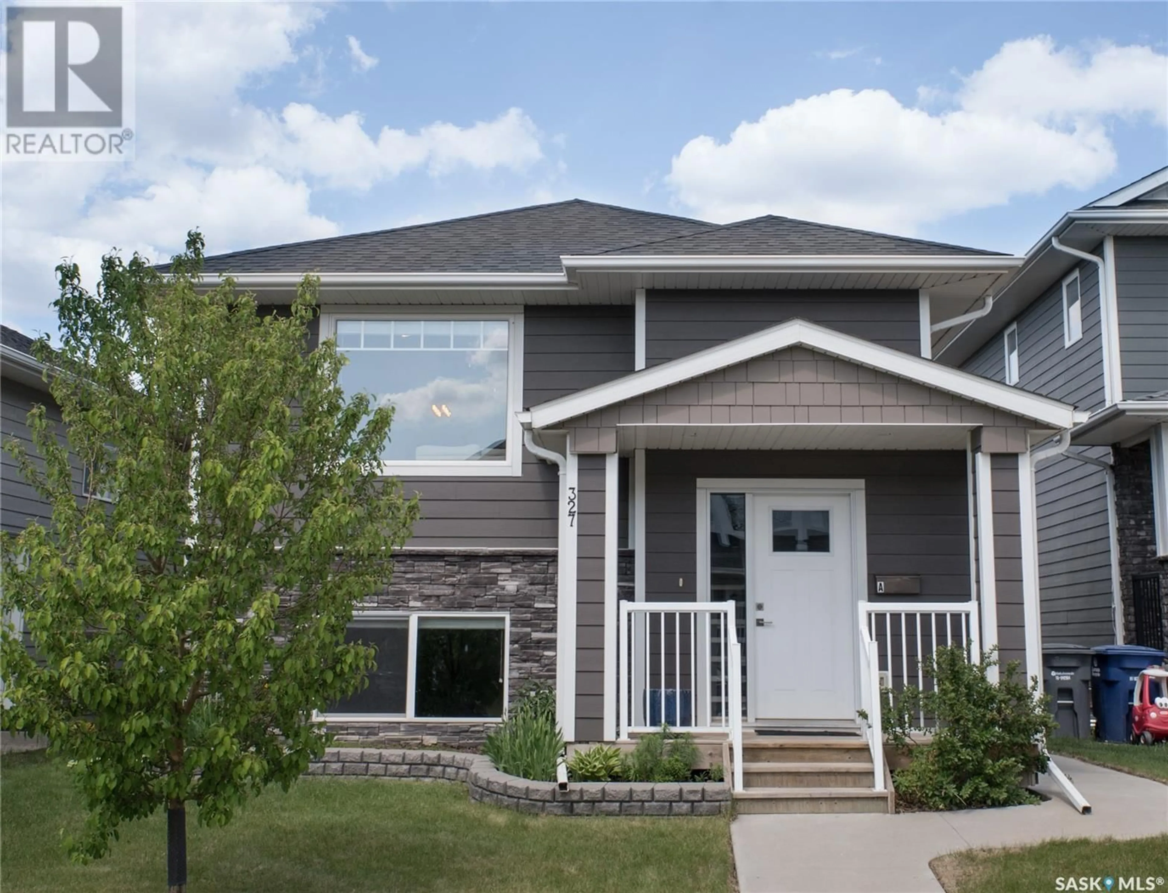 Home with vinyl exterior material, building for 327 EATON LANE, Saskatoon Saskatchewan S7V0H5