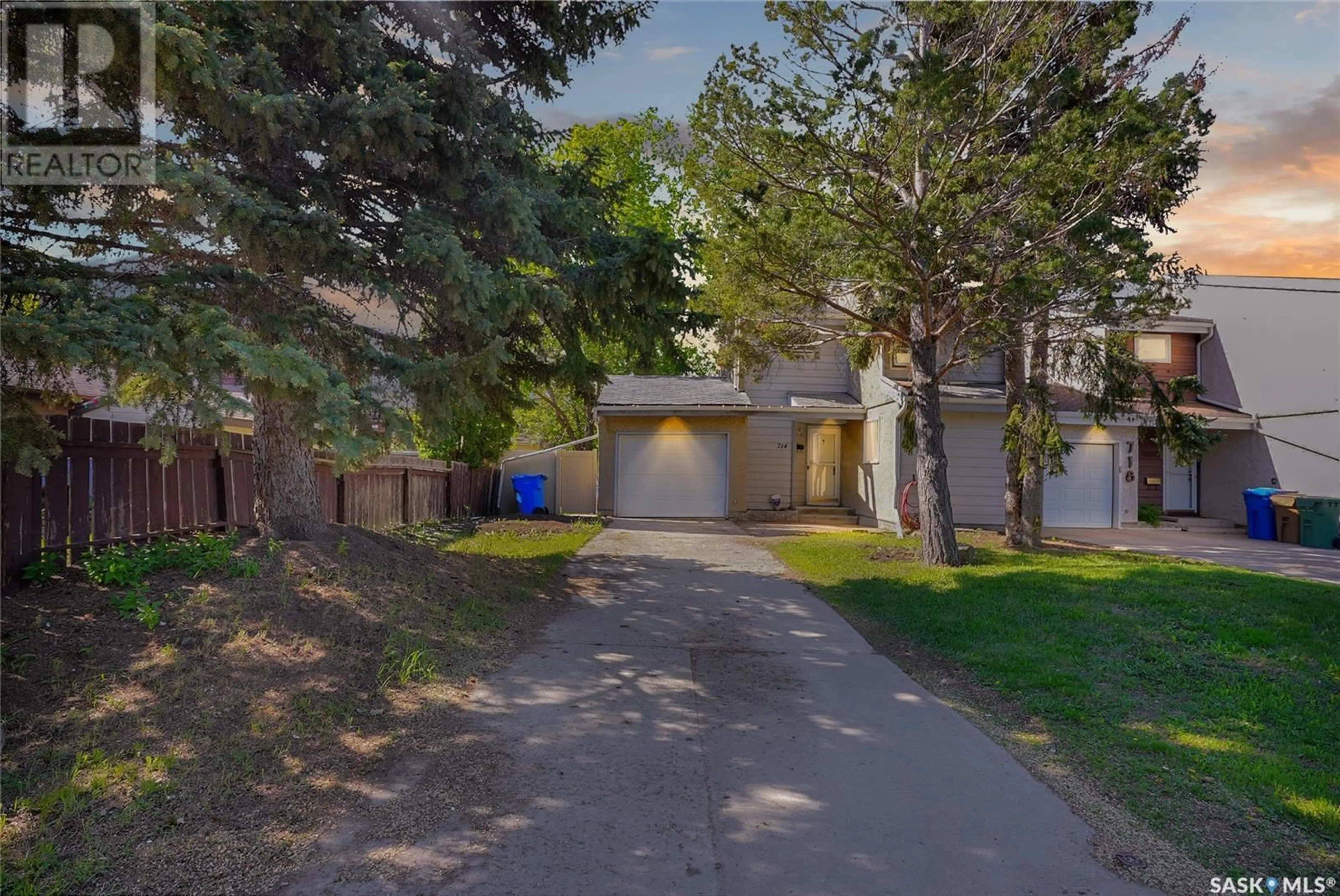 A pic from outside/outdoor area/front of a property/back of a property/a pic from drone, street for 714 SEYMOUR CRESCENT, Regina Saskatchewan S4X2G3