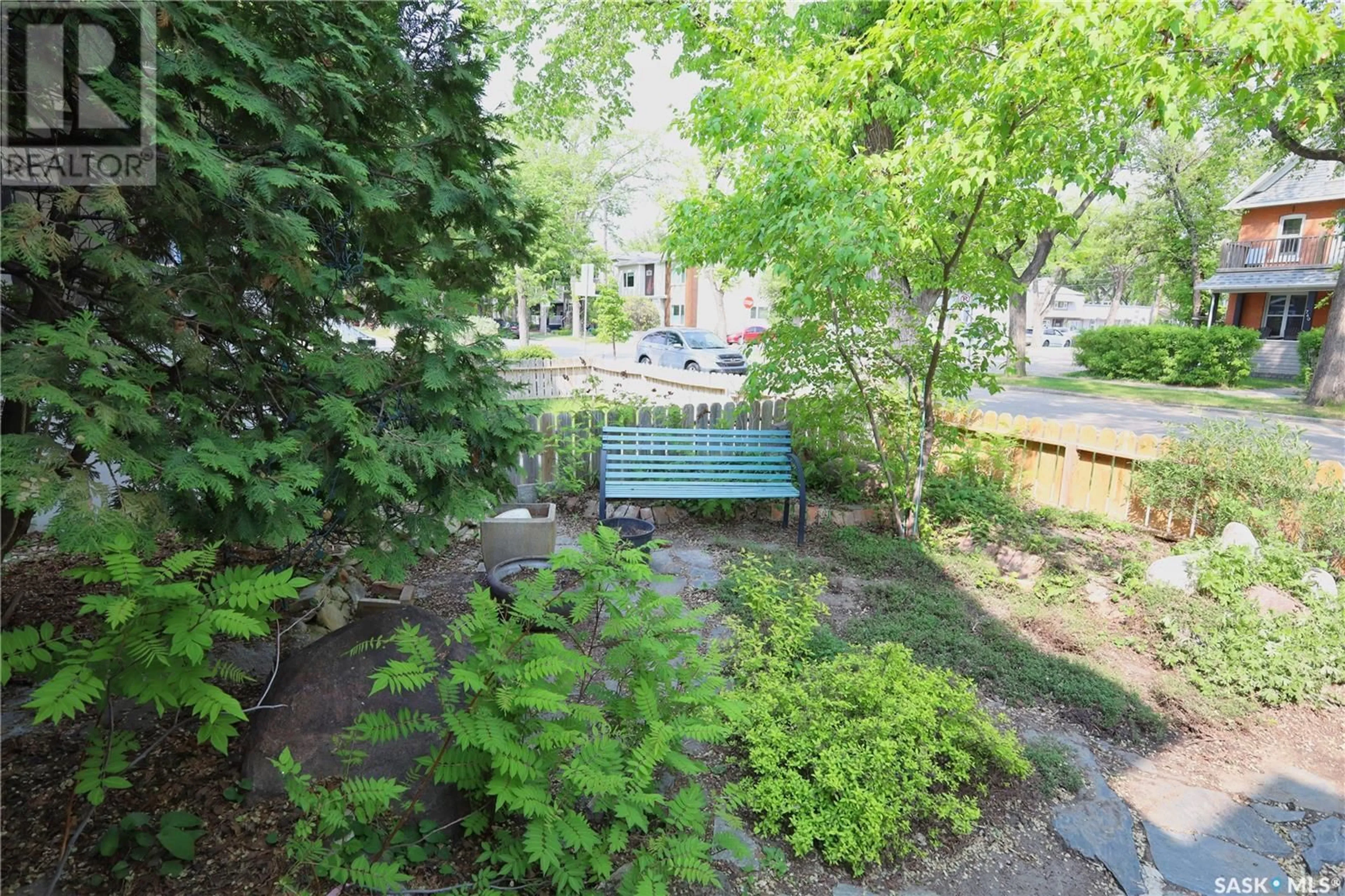 Patio, unknown for 733 6TH AVENUE, Saskatoon Saskatchewan S7K2S8