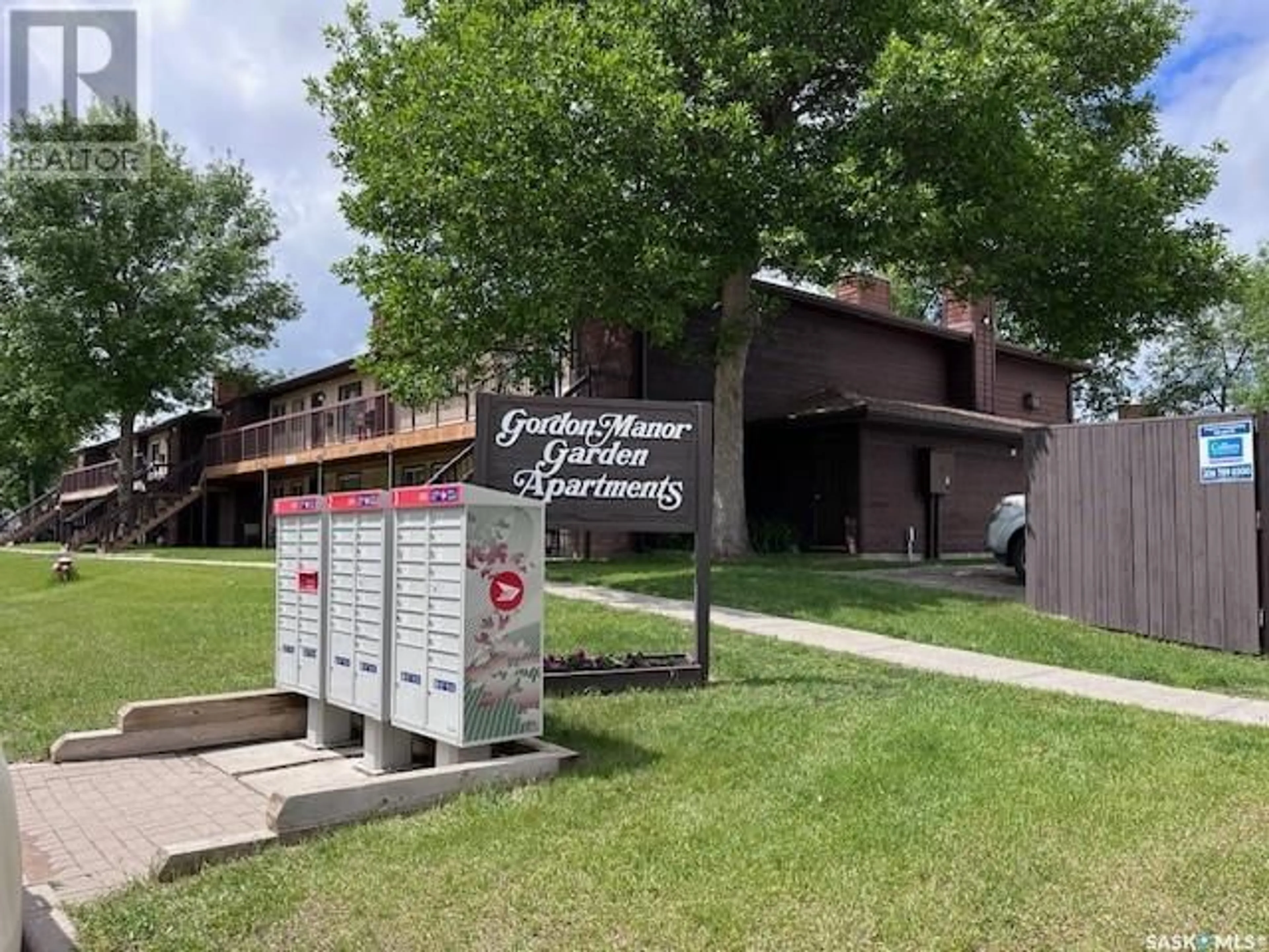 Indoor foyer for 204A - 1350 GORDON ROAD, Moose Jaw Saskatchewan S6H7K9