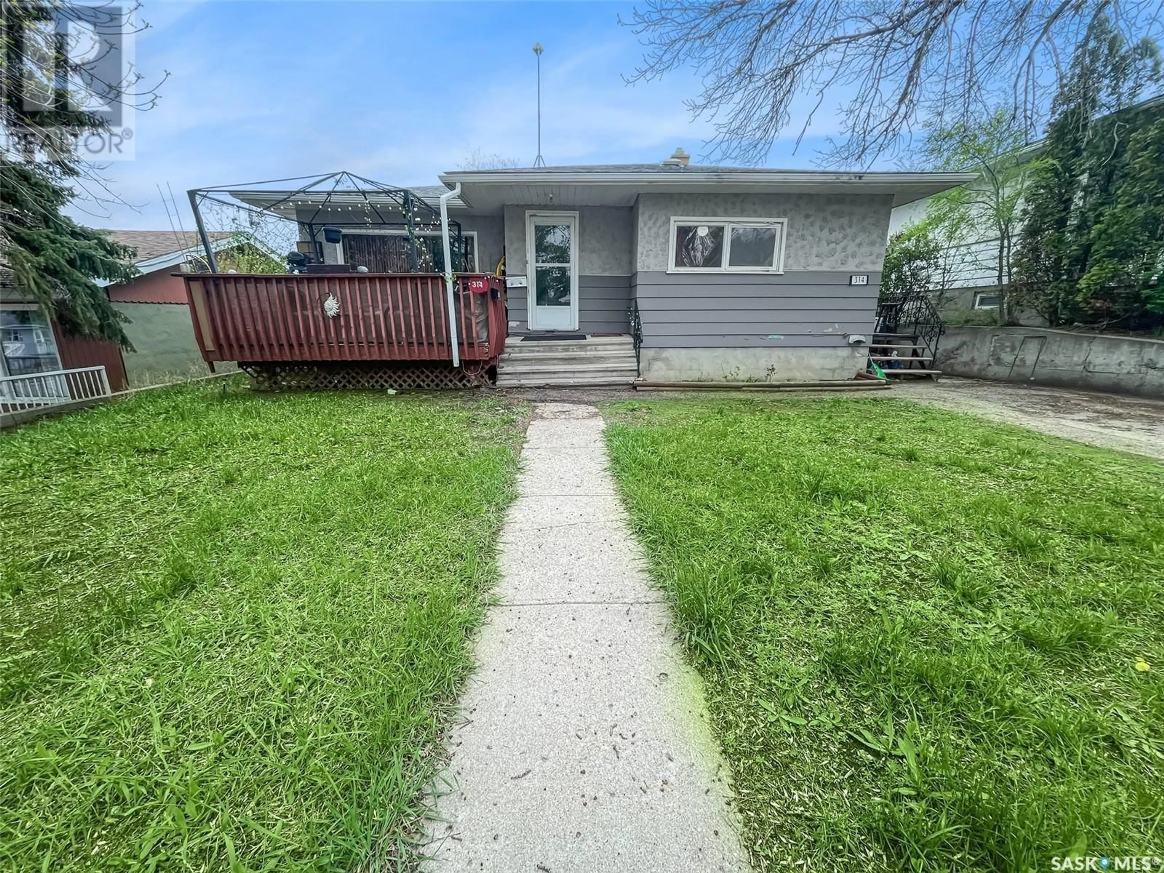 A pic from outside/outdoor area/front of a property/back of a property/a pic from drone, street for 314 10TH AVENUE, Swift Current Saskatchewan S9H1B6