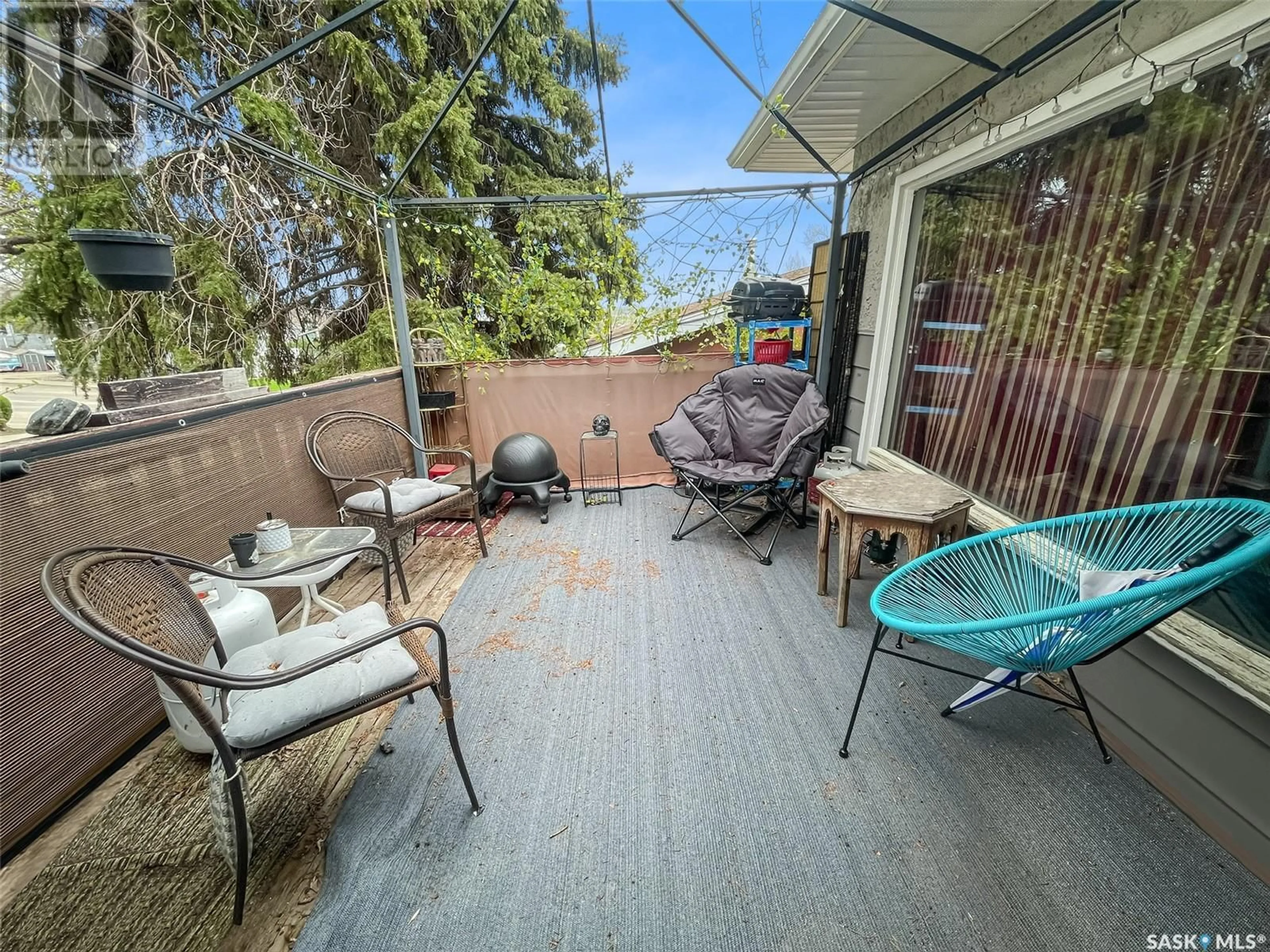 Patio, street for 314 10TH AVENUE, Swift Current Saskatchewan S9H1B6