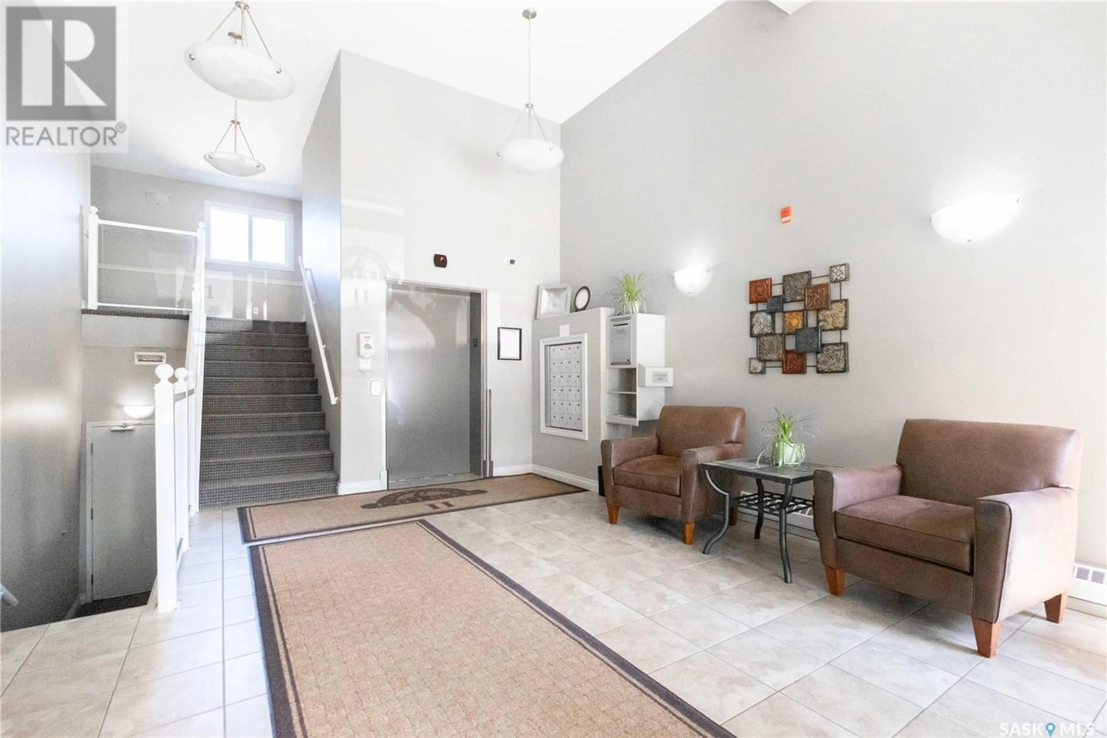 Indoor foyer for 108 - 4441 NICURITY DRIVE, Regina Saskatchewan S4X0E4