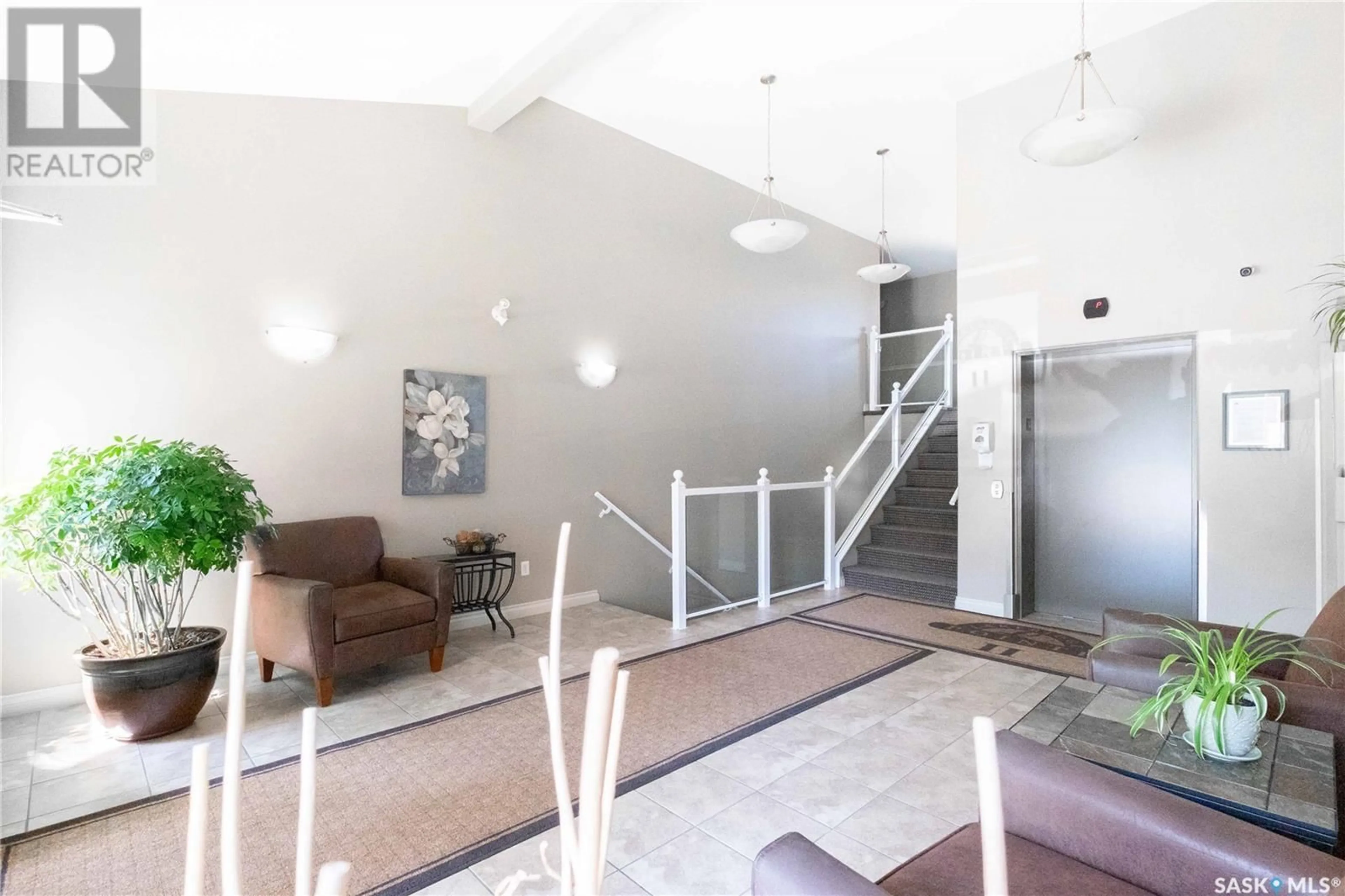Indoor foyer for 108 - 4441 NICURITY DRIVE, Regina Saskatchewan S4X0E4