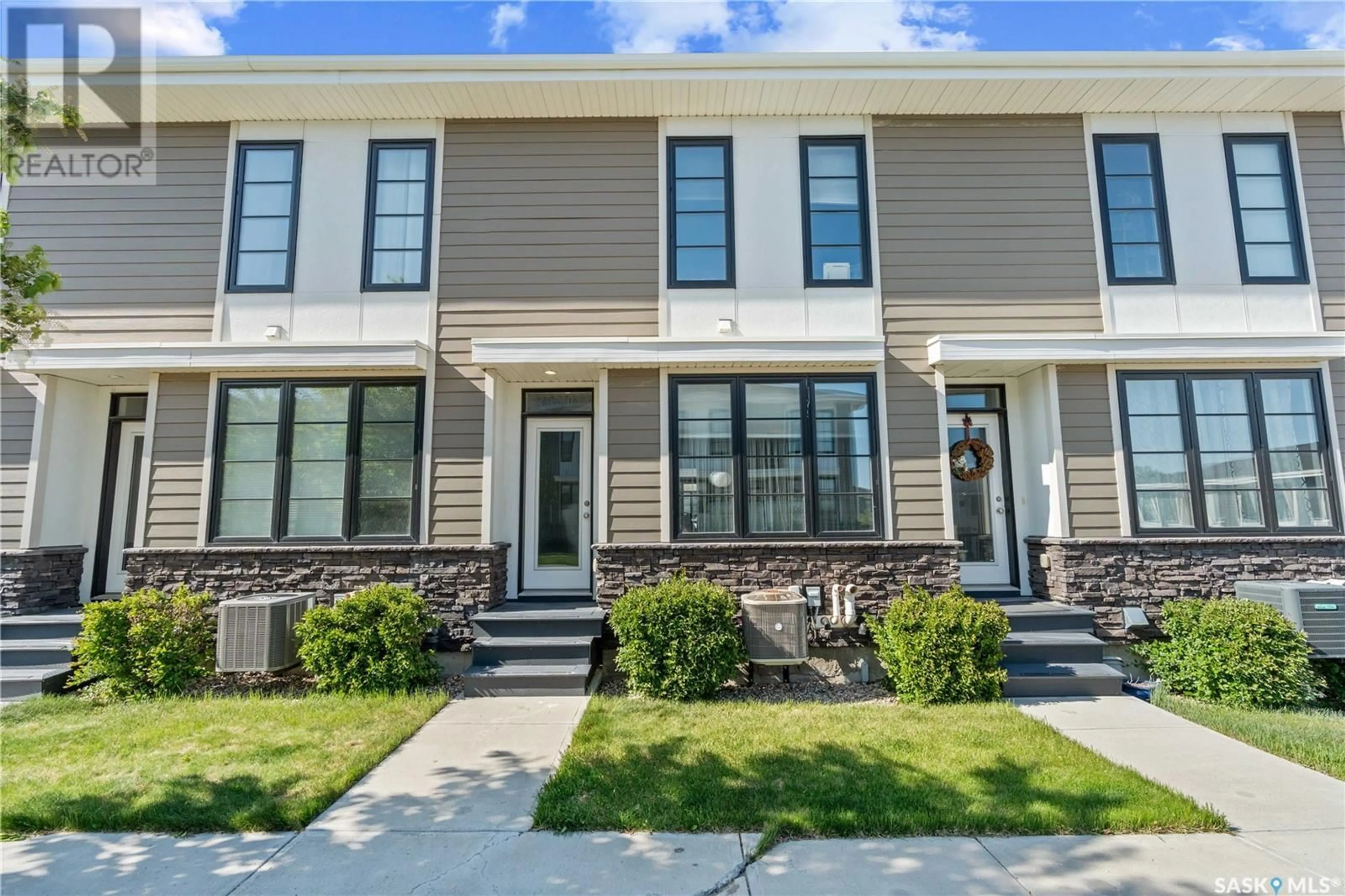 Home with vinyl exterior material, street for 209 - 3229 ELGAARD DRIVE, Regina Saskatchewan S4X0L2