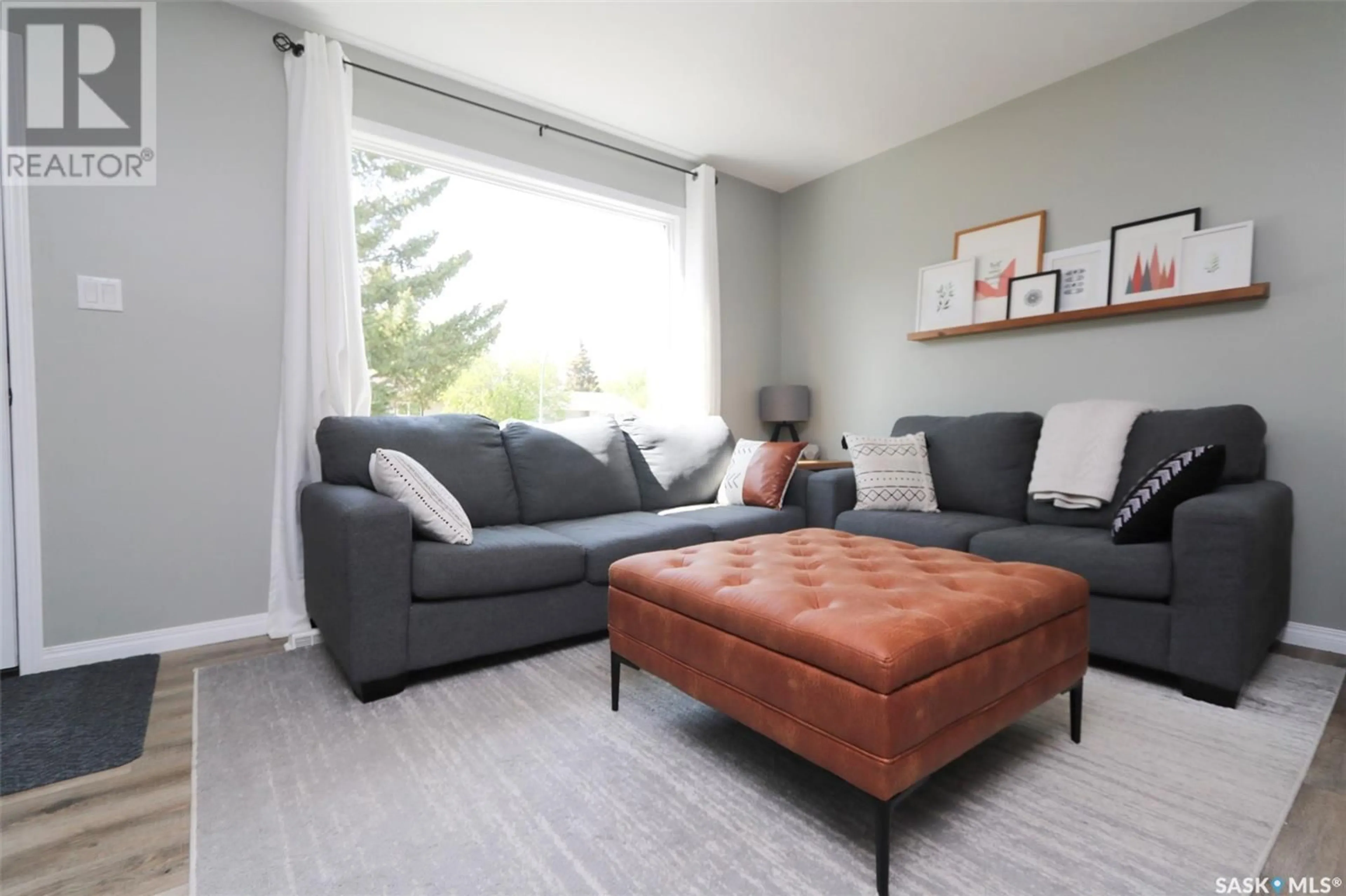 Living room with furniture, unknown for 47 CLAREWOOD CRESCENT, Yorkton Saskatchewan S3N2X8