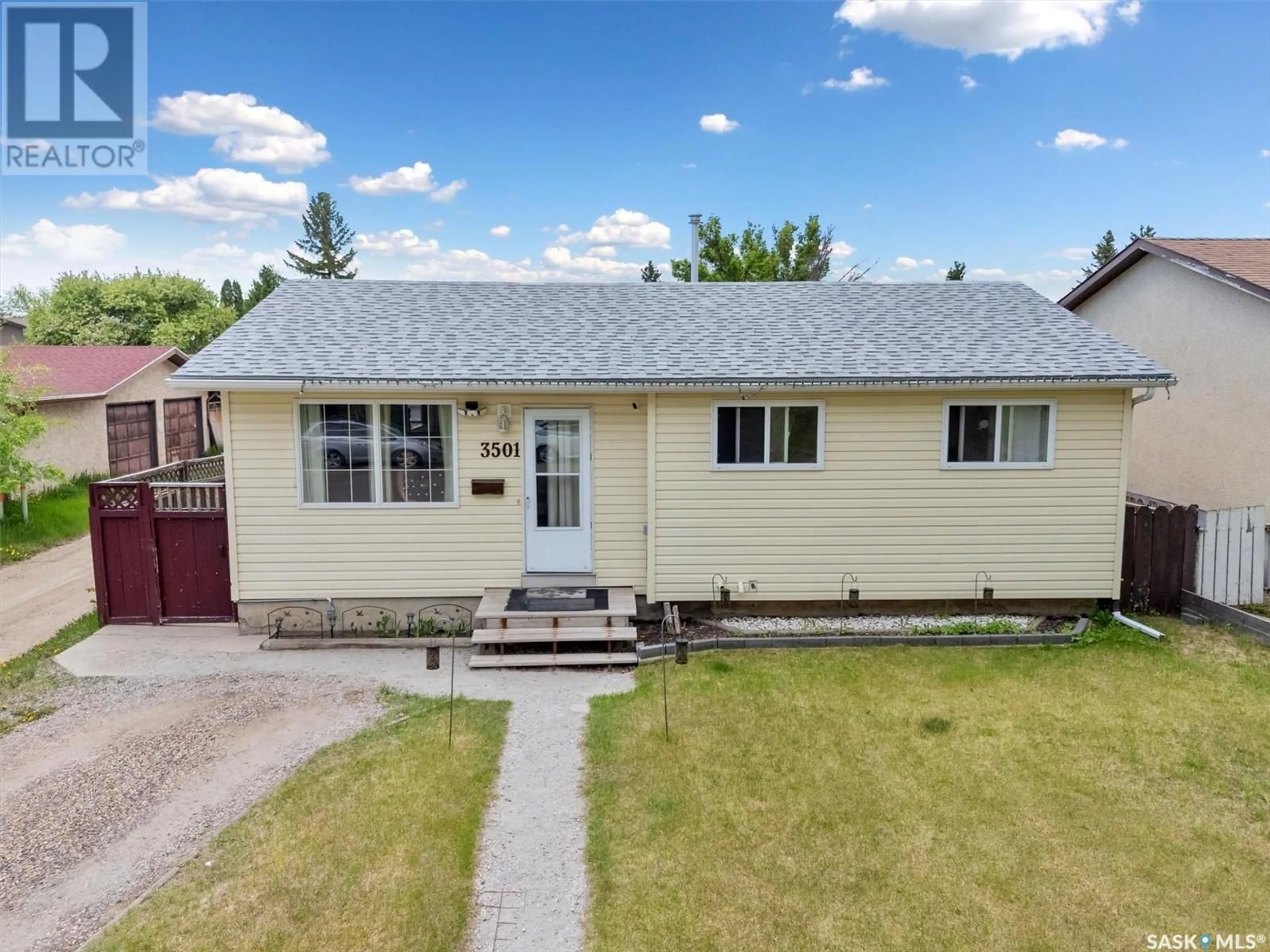 A pic from outside/outdoor area/front of a property/back of a property/a pic from drone, street for 3501 MIYO-WÂHKÔHTOWIN ROAD, Saskatoon Saskatchewan S7L4R9