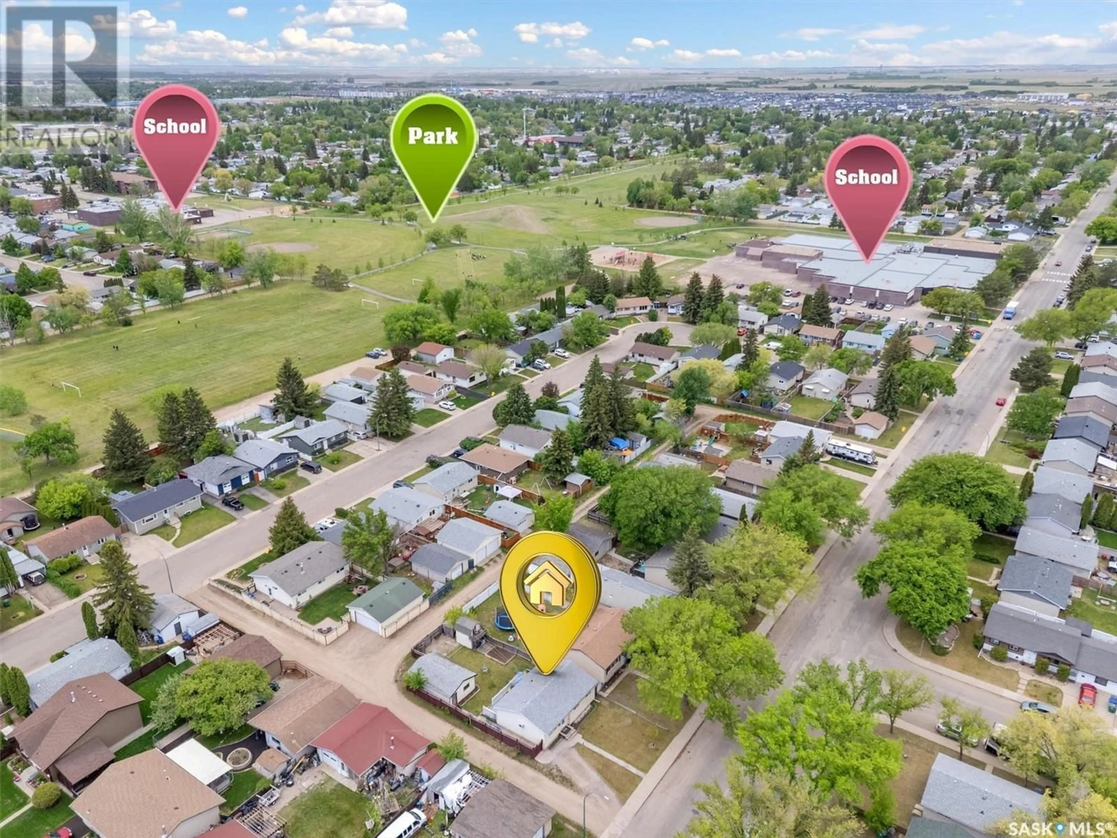 A pic from outside/outdoor area/front of a property/back of a property/a pic from drone, street for 3501 MIYO-WÂHKÔHTOWIN ROAD, Saskatoon Saskatchewan S7L4R9