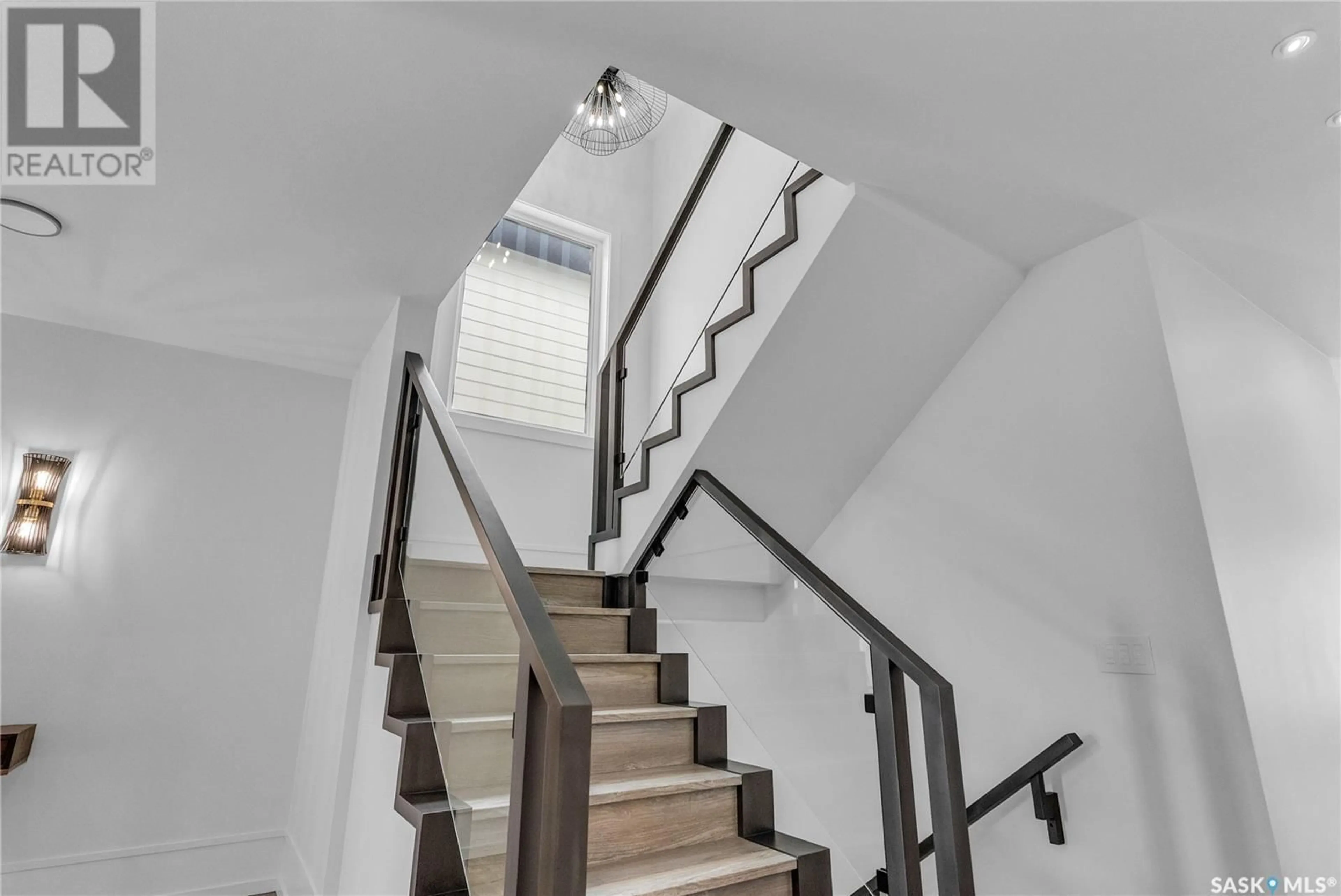 Stairs for 428 WOOLF BEND, Saskatoon Saskatchewan S7W1E5