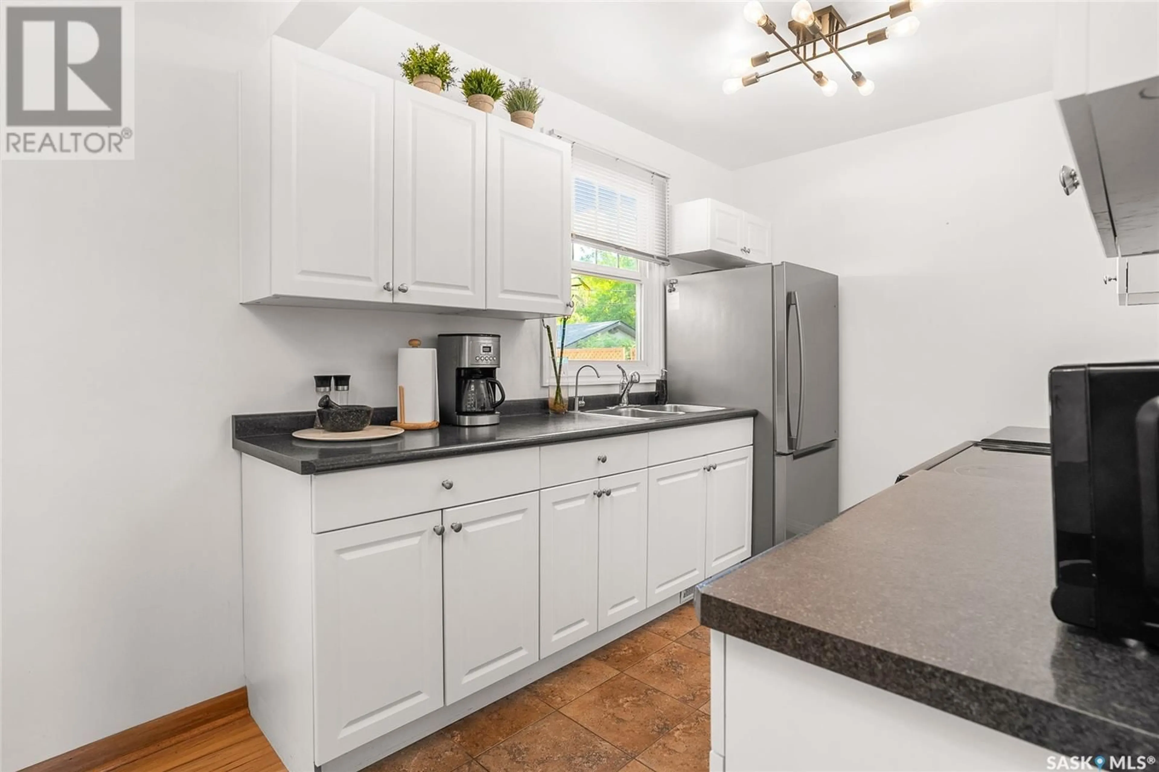 Standard kitchen, ceramic/tile floor for 1609 MUNROE AVENUE, Saskatoon Saskatchewan S7H2G7