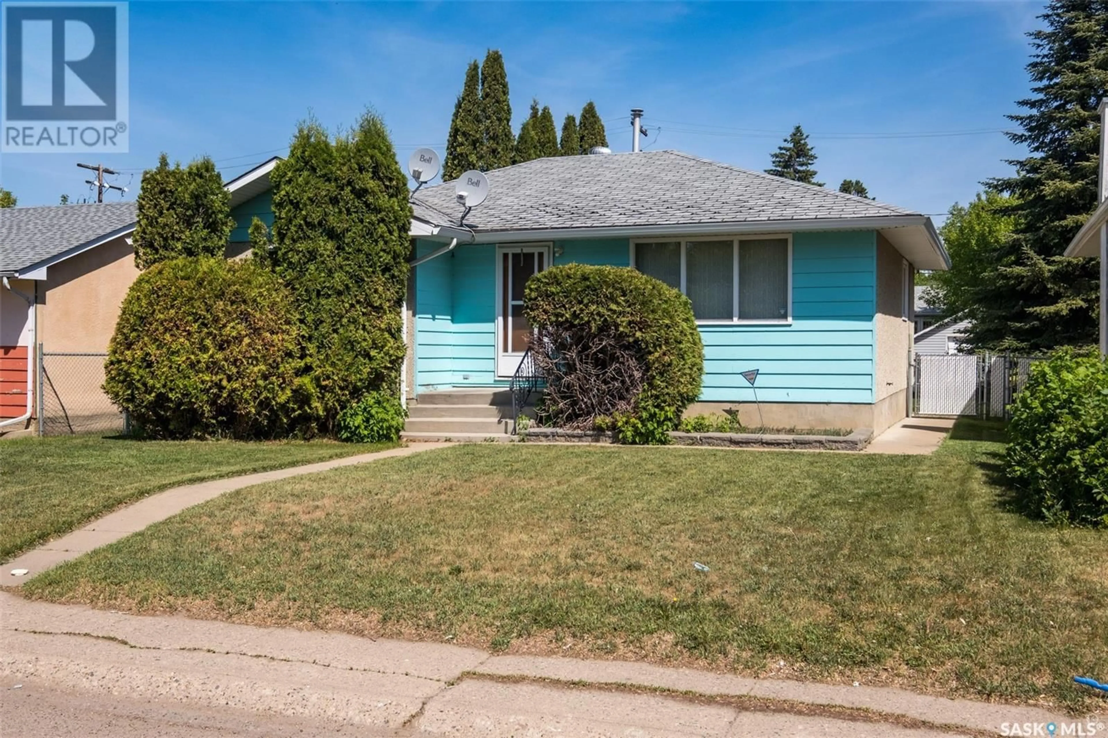 Home with vinyl exterior material, street for 134 27TH STREET, Prince Albert Saskatchewan S6V4R8
