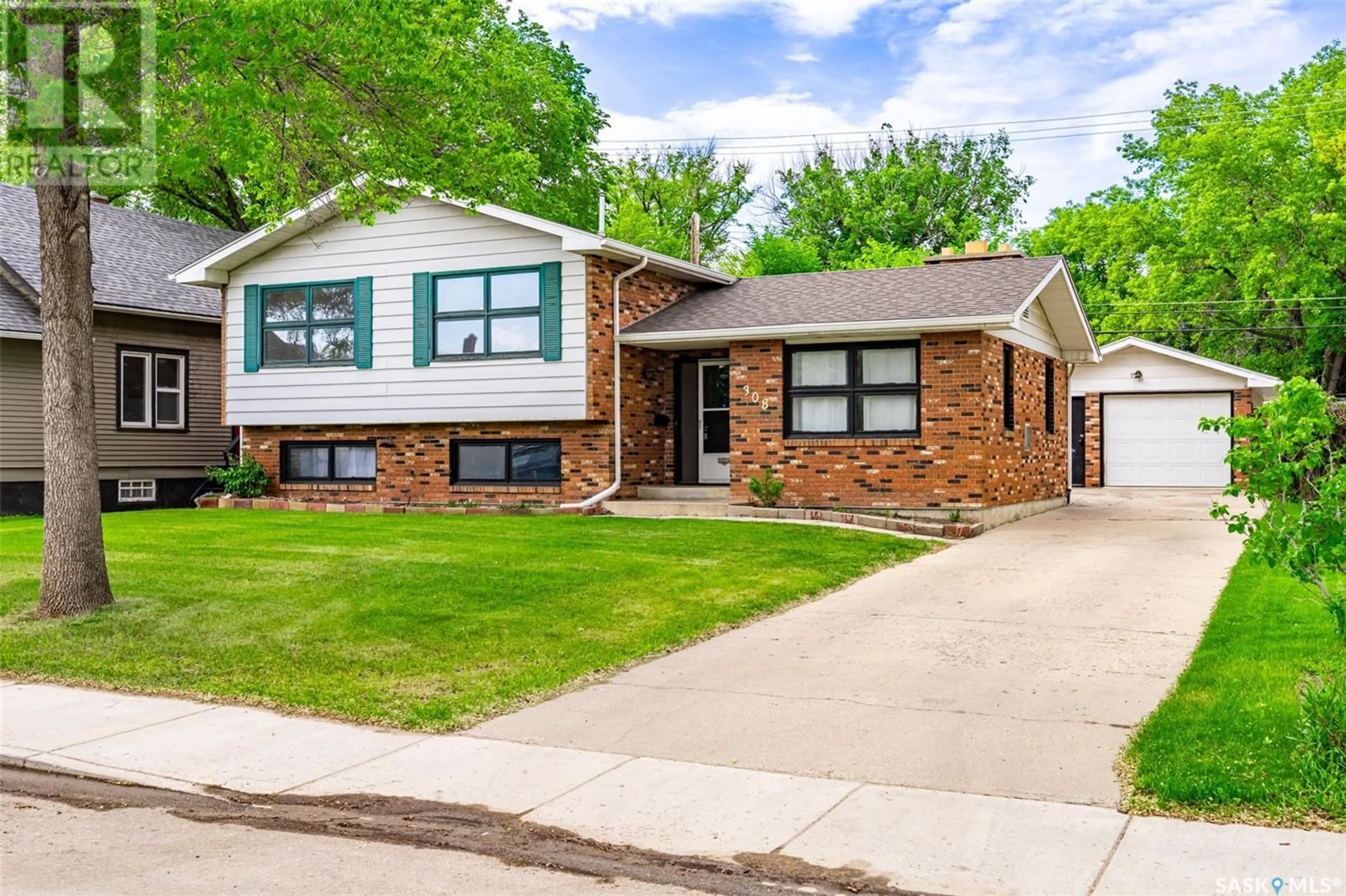 Home with vinyl exterior material, street for 308 25TH STREET, Saskatoon Saskatchewan S7L0C6