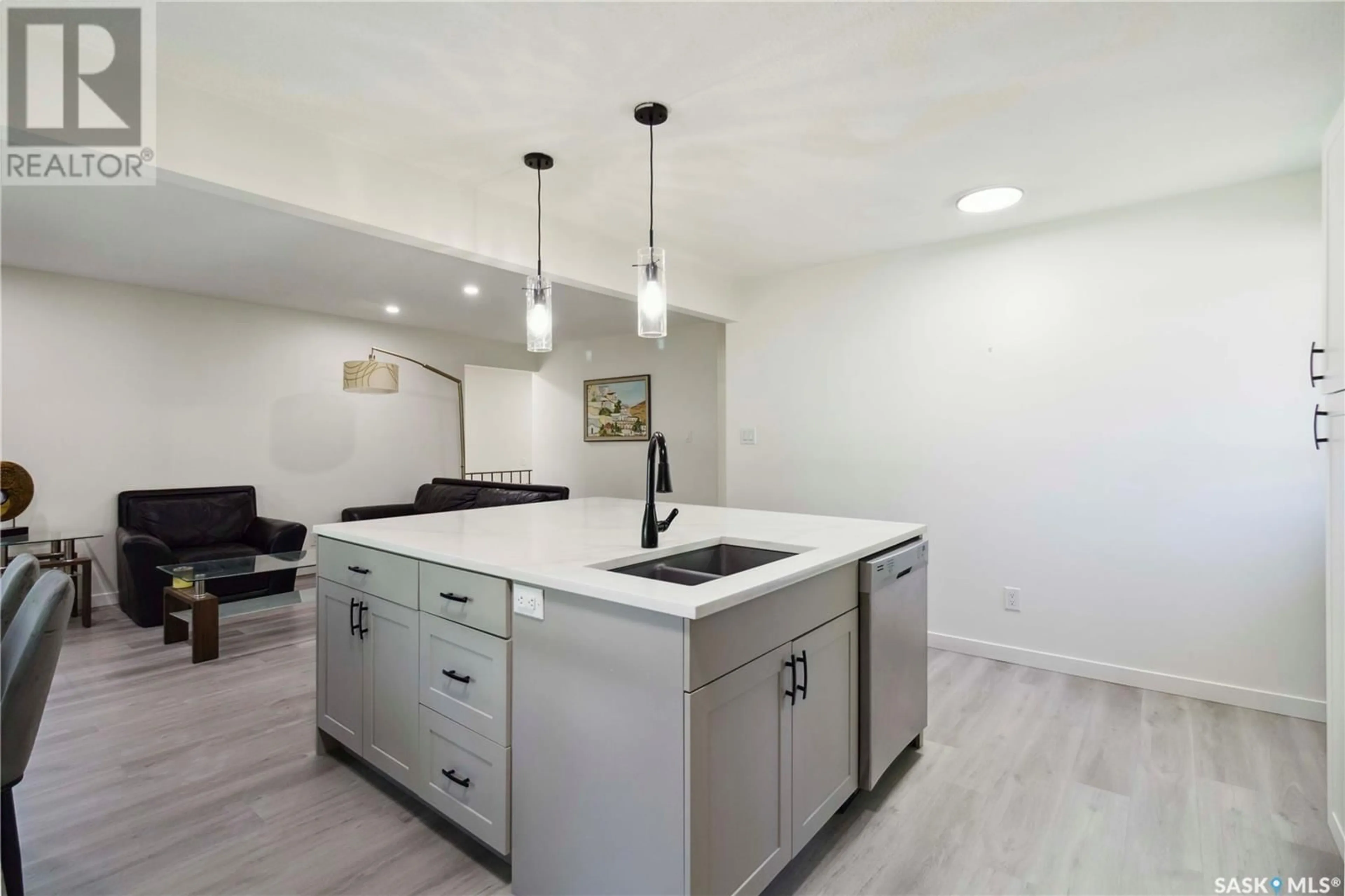 Open concept kitchen, unknown for 2534 EASTVIEW, Saskatoon Saskatchewan S7J3G6