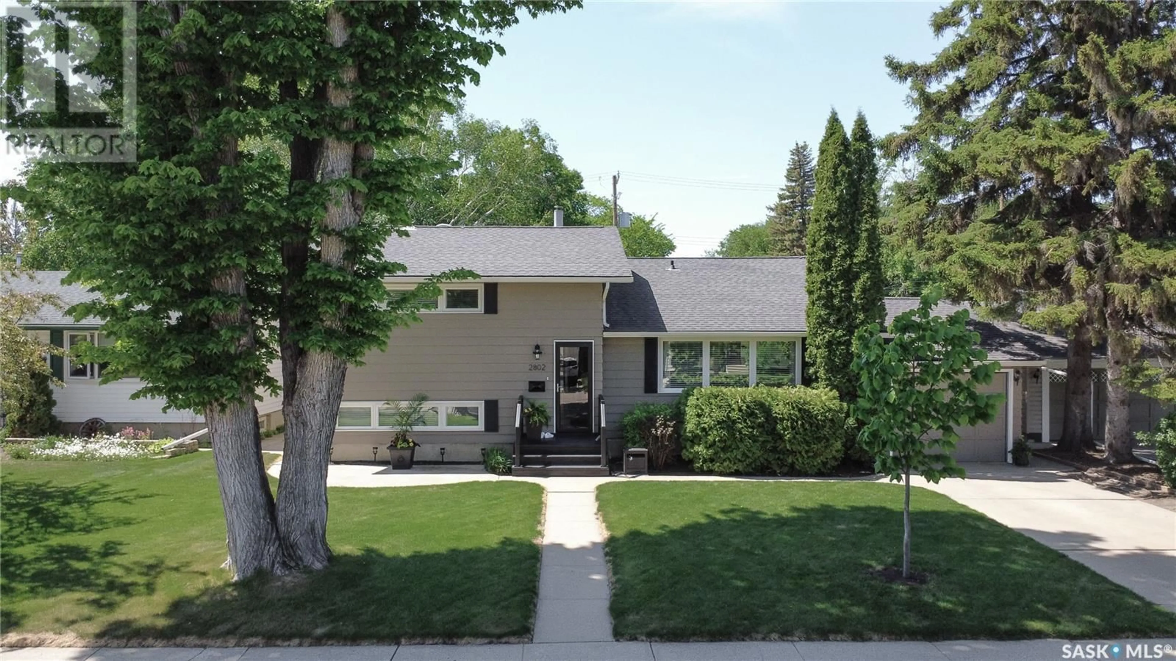 Home with vinyl exterior material, street for 2802 MACEACHERN AVENUE, Saskatoon Saskatchewan S7J1B5
