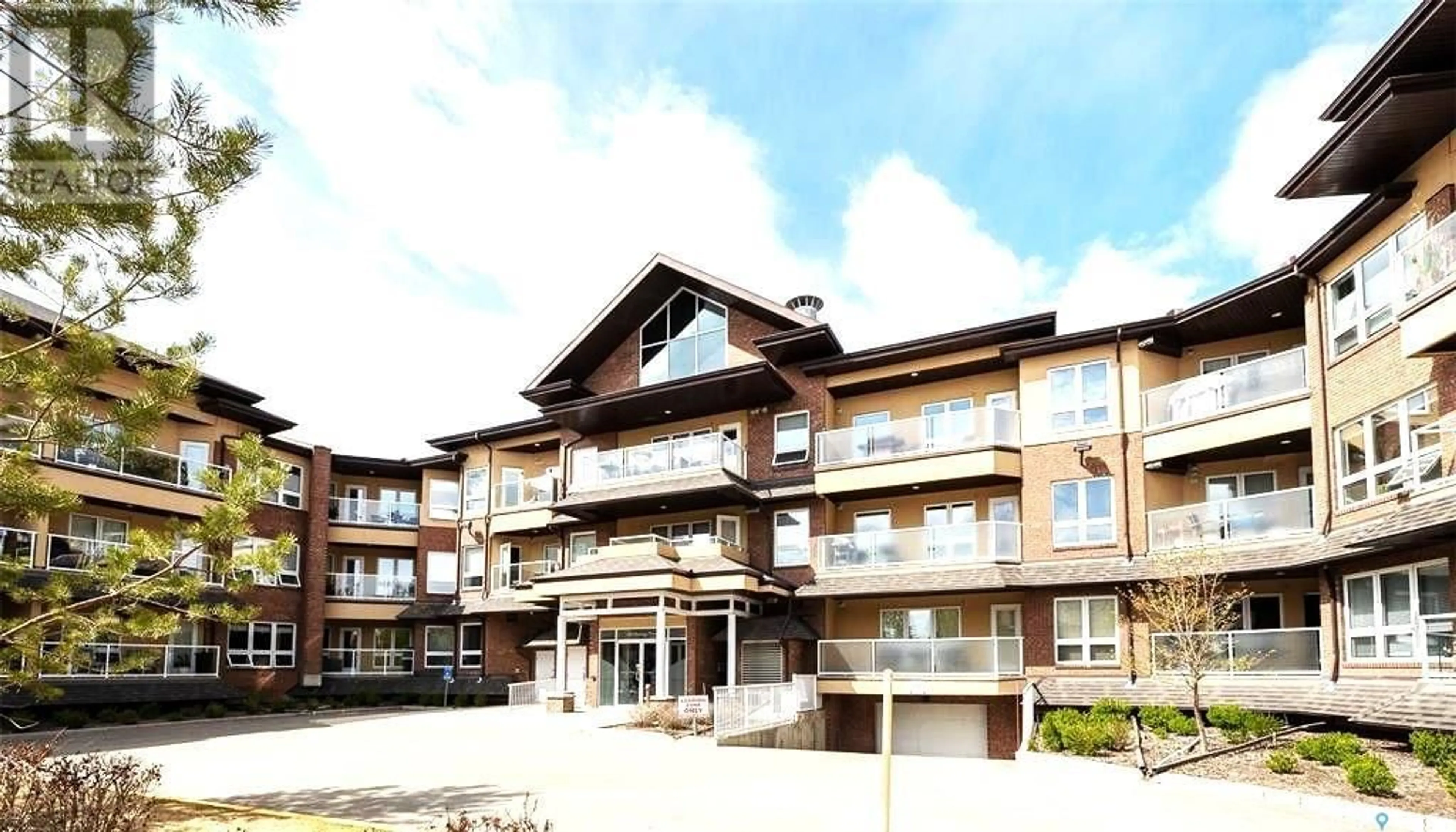 Patio, building for 918 - 127 HERITAGE VIEW, Saskatoon Saskatchewan S7H5S4