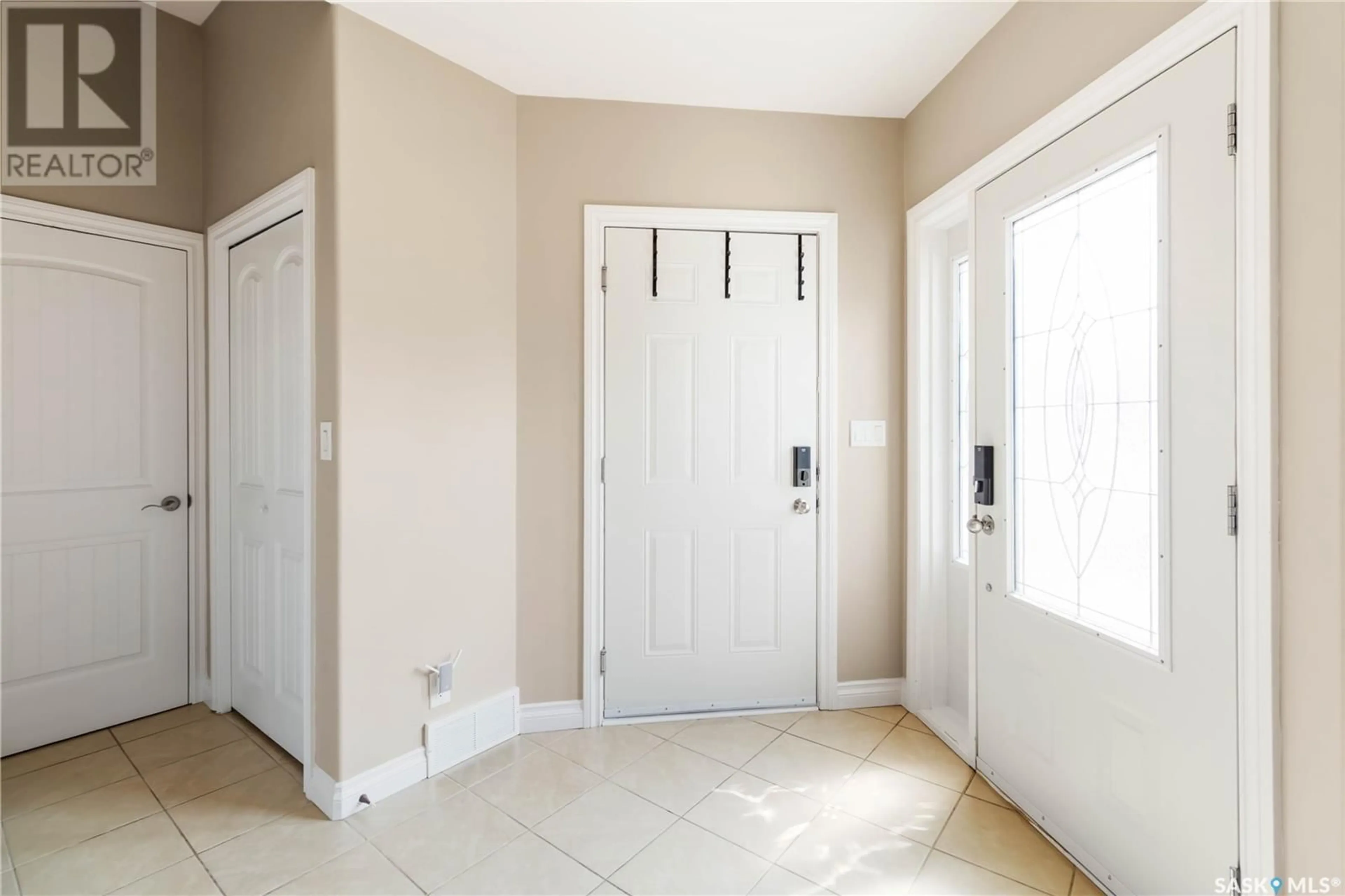 Indoor entryway for 118 - 10 HAMPTON CIRCLE, Saskatoon Saskatchewan S7R0C9