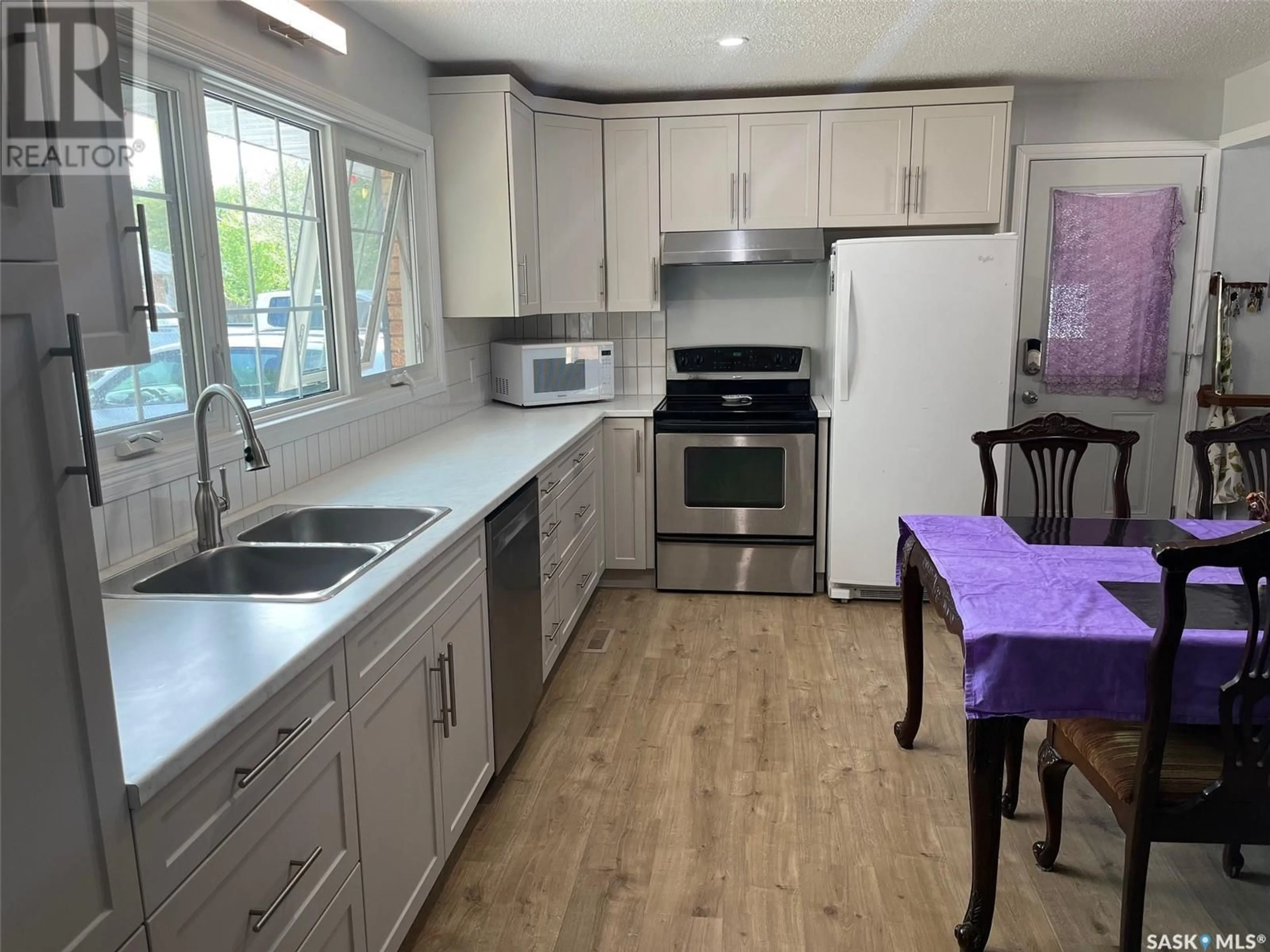 Open concept kitchen, unknown for 1902 WESTVIEW PLACE, Estevan Saskatchewan S4A0J3