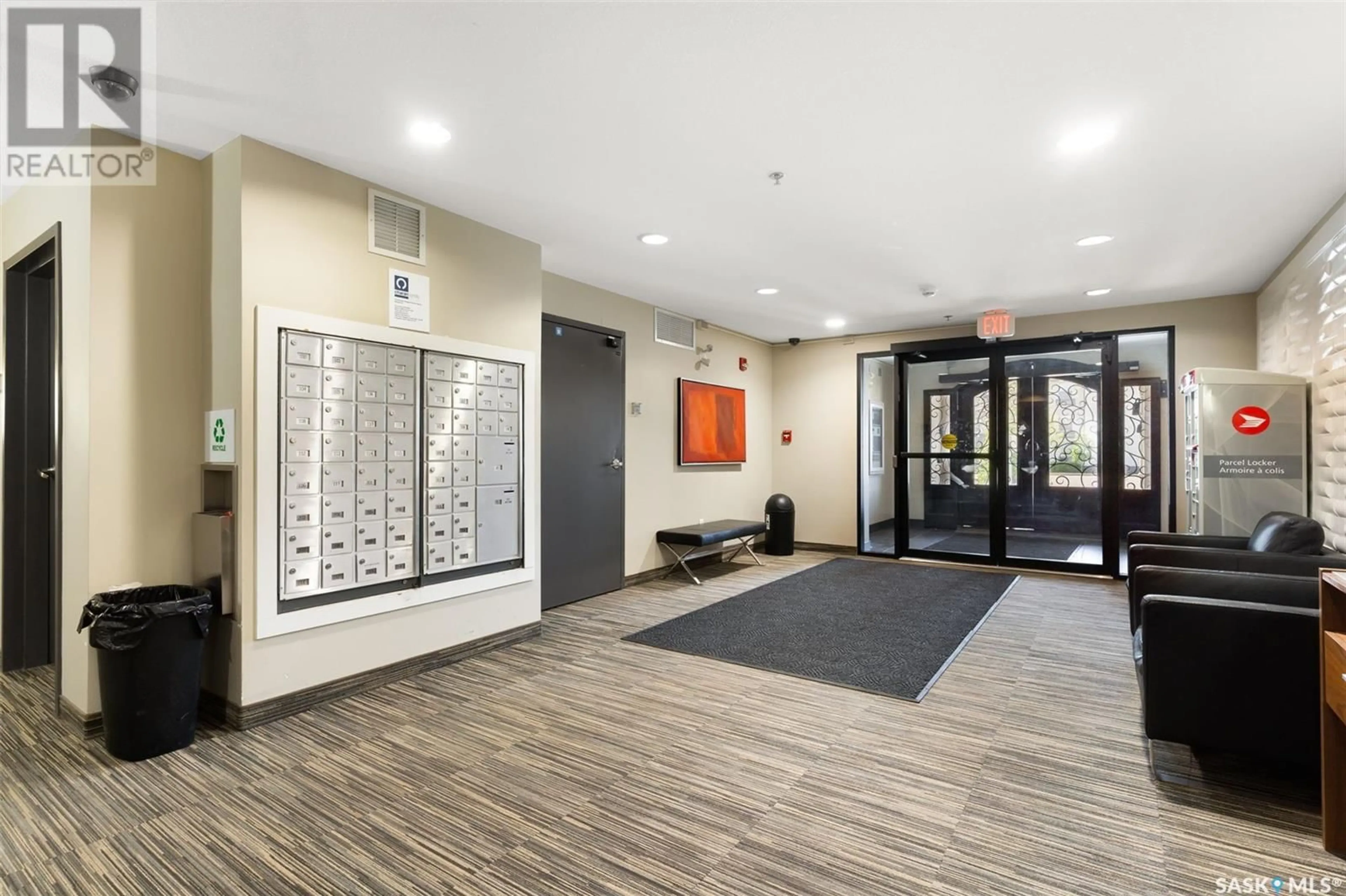 Indoor foyer for 210 - 1510 NEVILLE DRIVE, Regina Saskatchewan S4Z0A3
