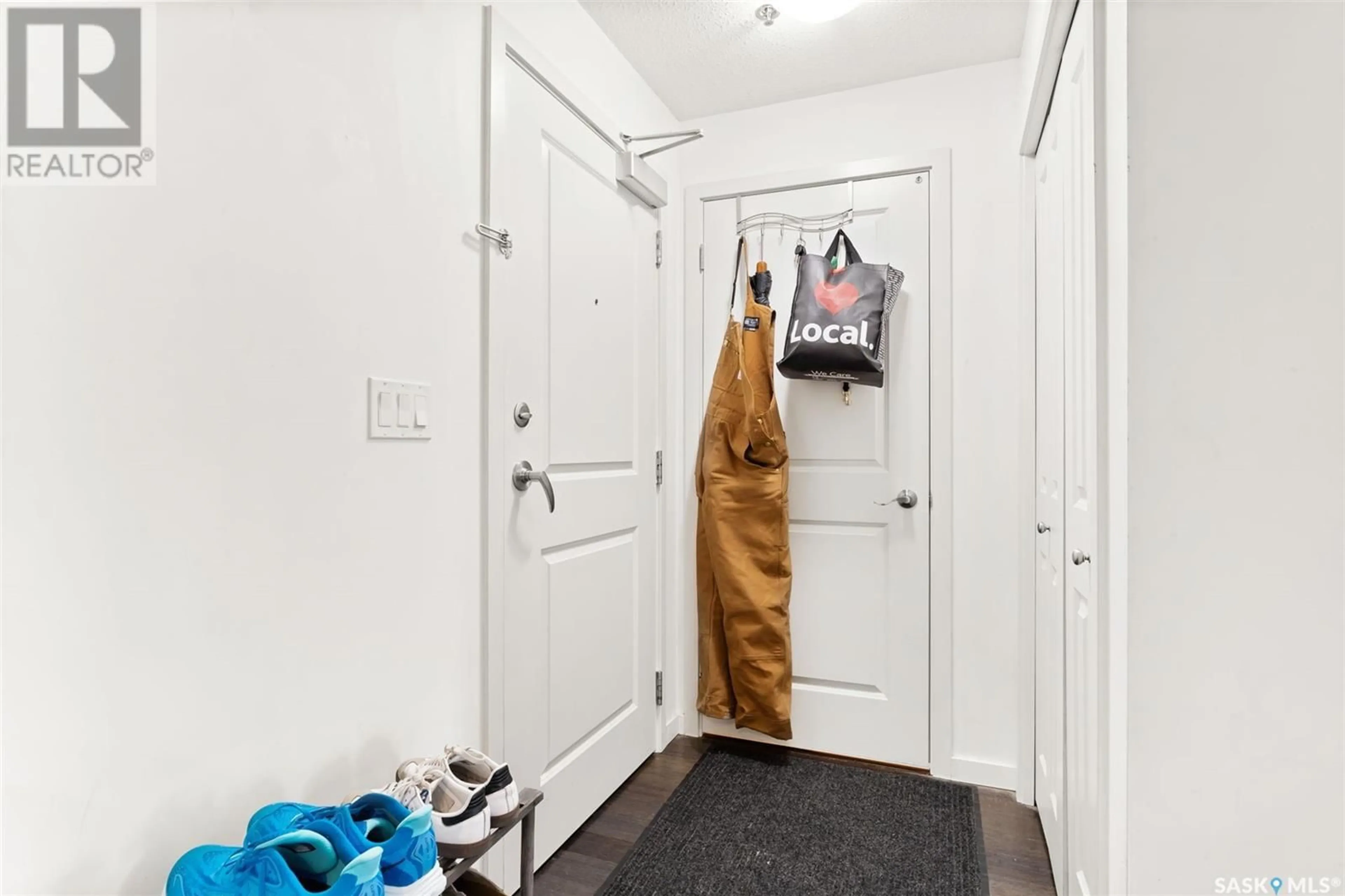 Indoor entryway for 210 - 1510 NEVILLE DRIVE, Regina Saskatchewan S4Z0A3
