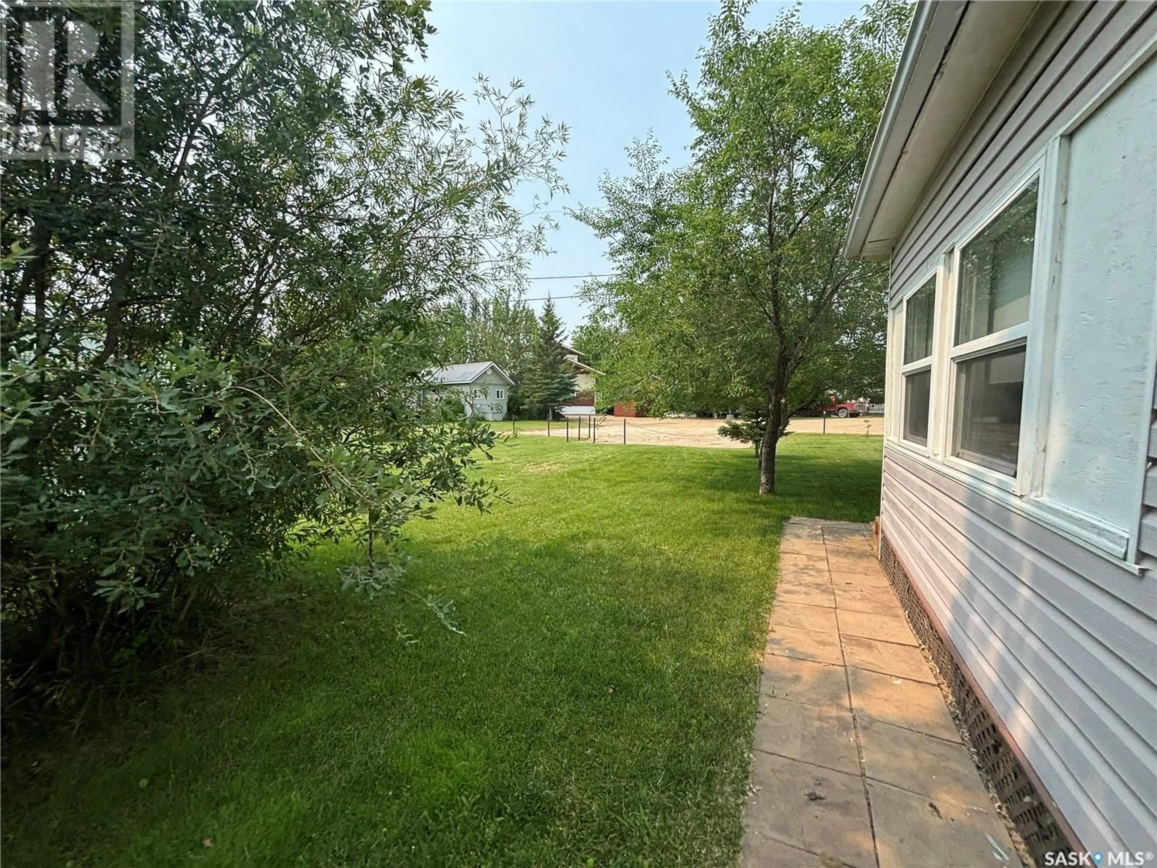 Patio, unknown for 975 BIRCHWOOD AVENUE, Good Lake Rm No. 274 Saskatchewan S0A0L0