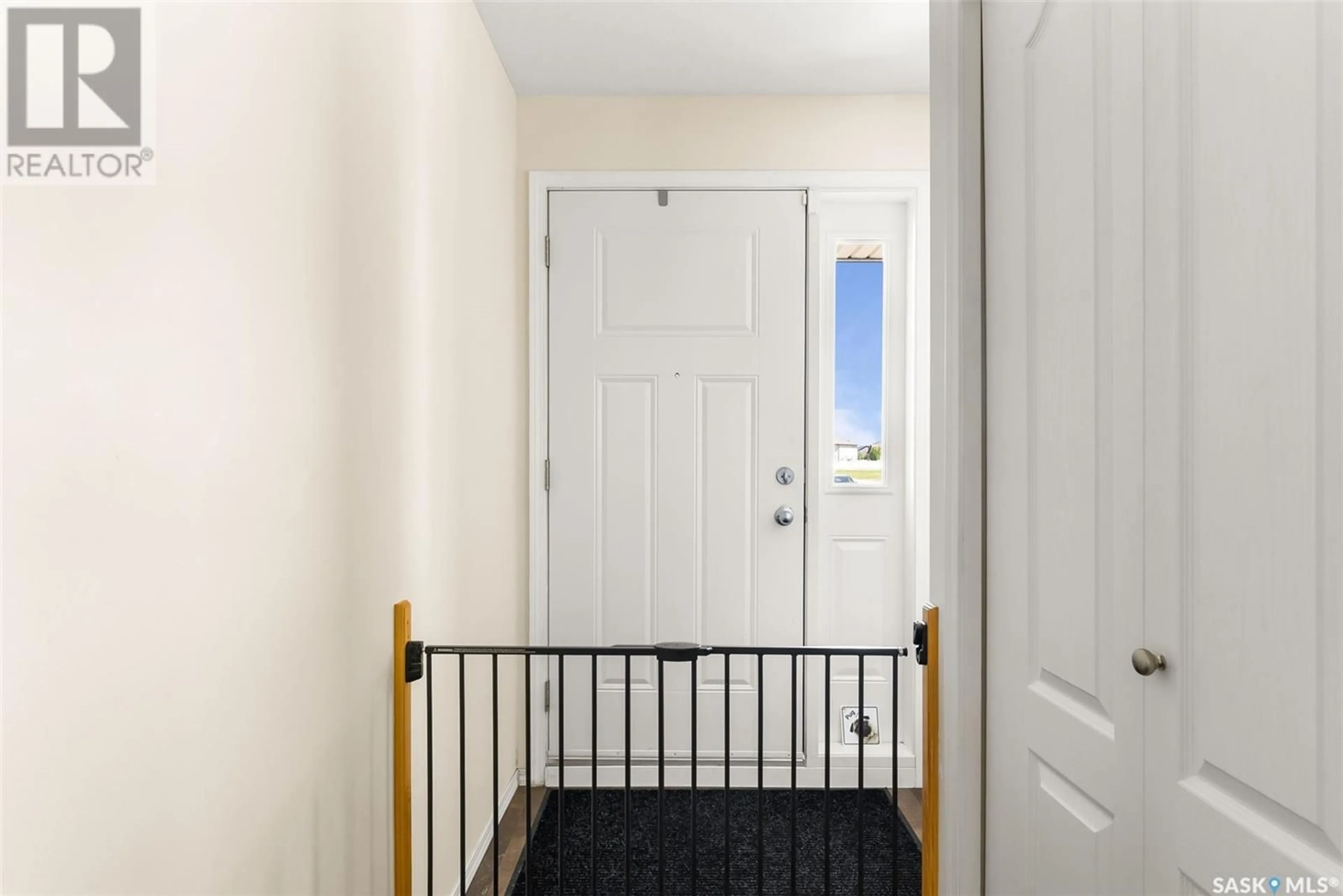 Indoor entryway for 195 CHATEAU CRESCENT, Pilot Butte Saskatchewan S0G3Z0