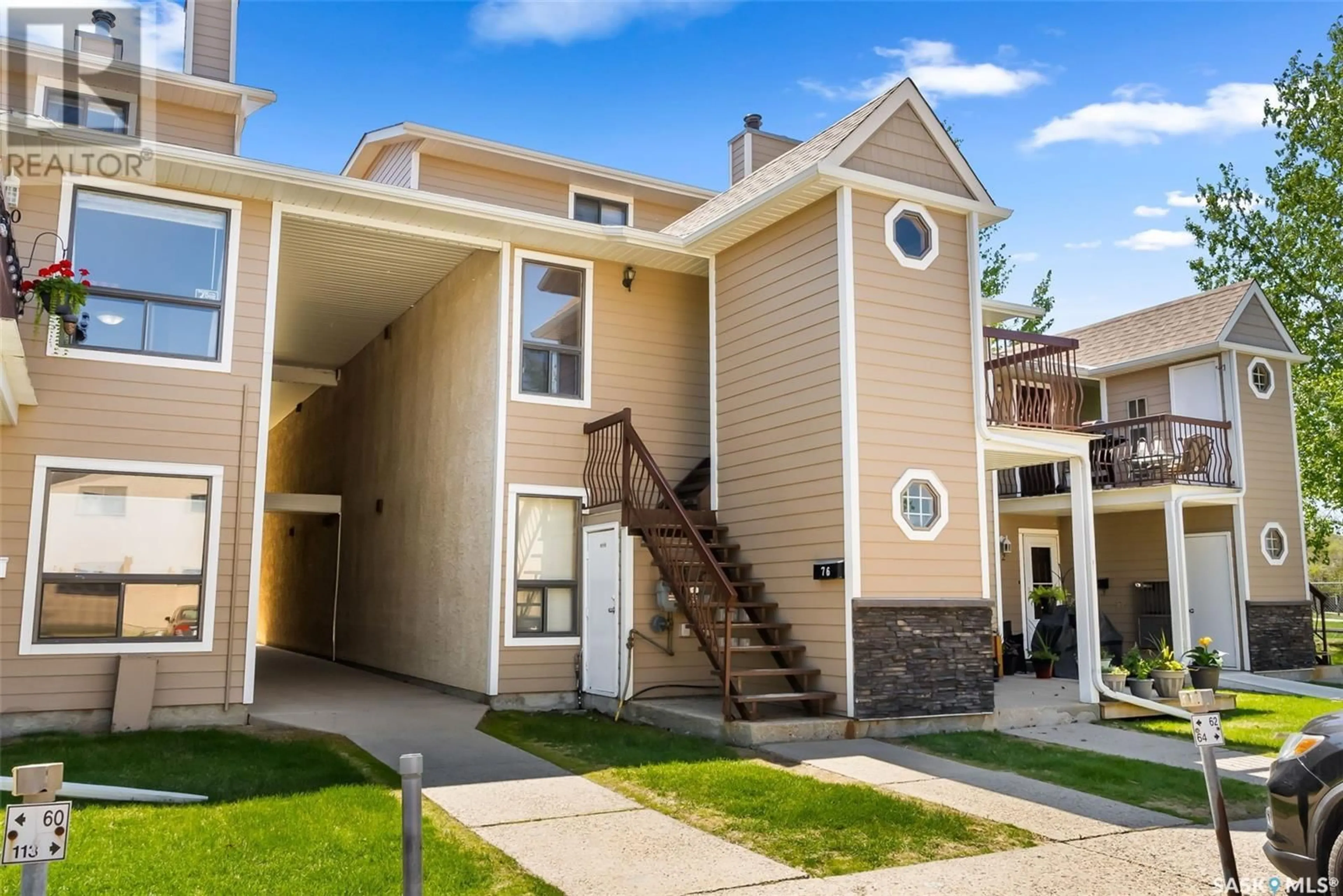 Home with vinyl exterior material, unknown for 76 CEDAR MEADOW DRIVE, Regina Saskatchewan S4X3J6