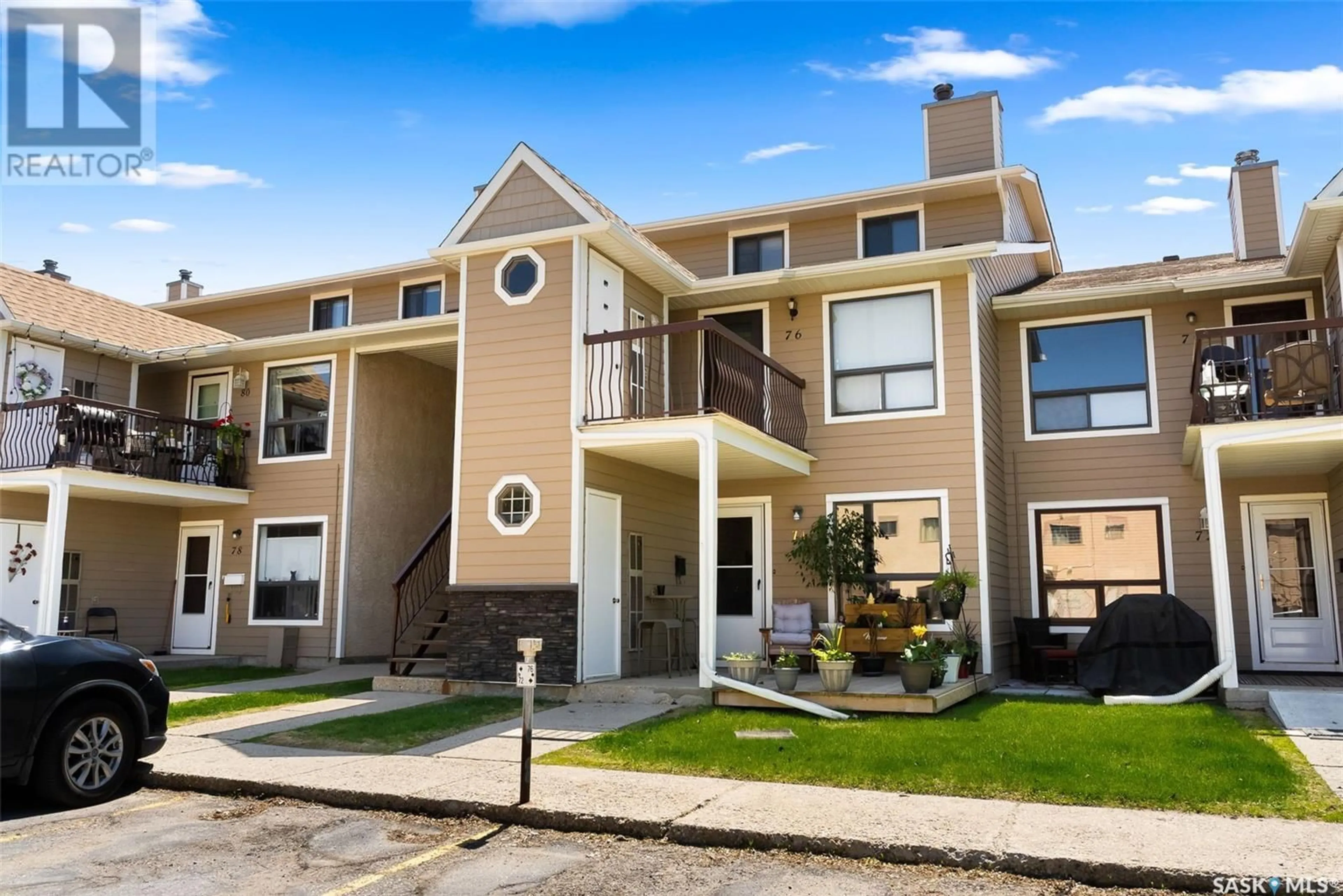 Home with vinyl exterior material, building for 76 CEDAR MEADOW DRIVE, Regina Saskatchewan S4X3J6