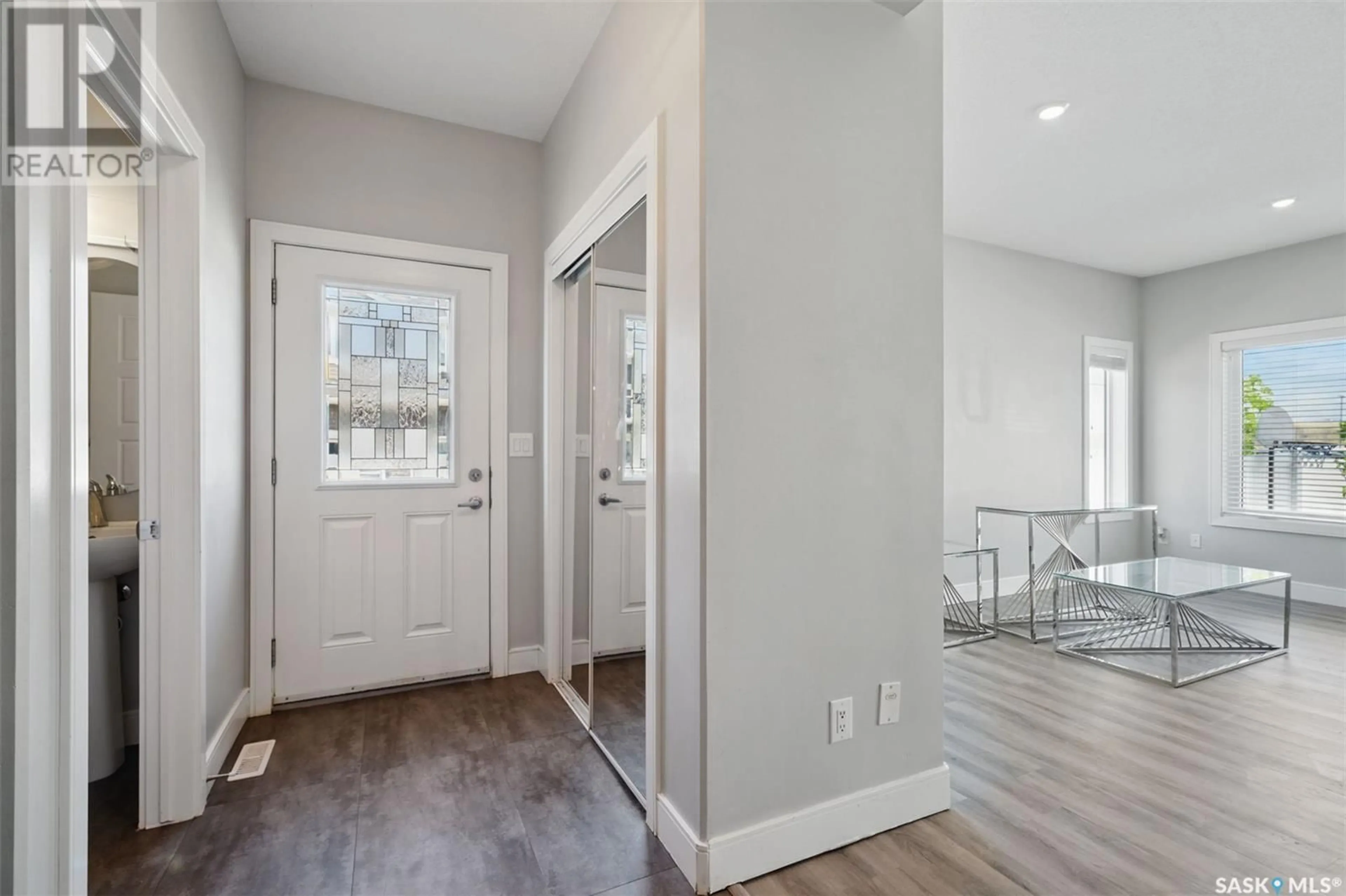Indoor entryway for 25 115 VELTKAMP CRESCENT, Saskatoon Saskatchewan S7T0T7