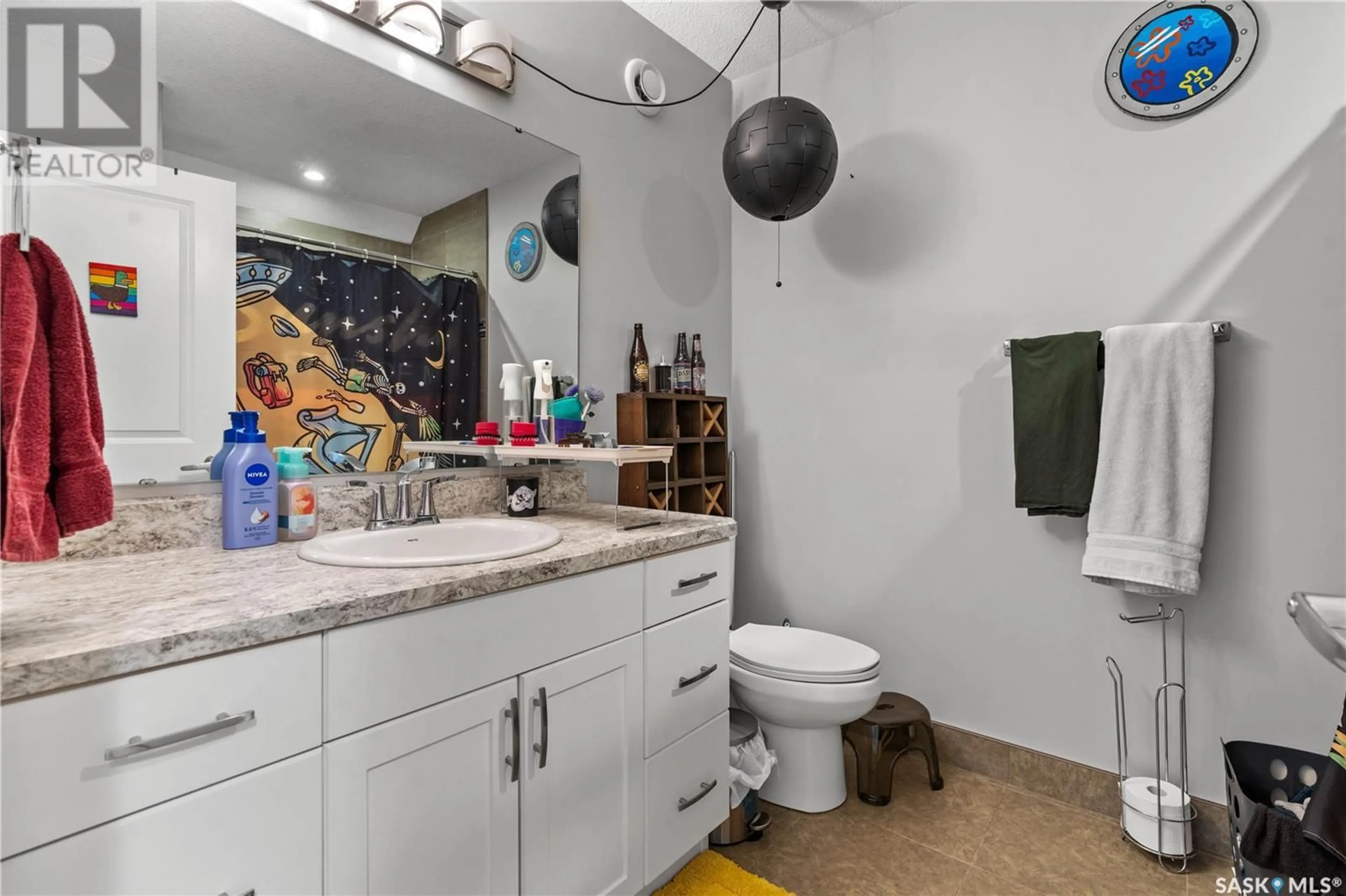 Standard bathroom, ceramic/tile floor for 1545 LACON STREET, Regina Saskatchewan S4N1Z3