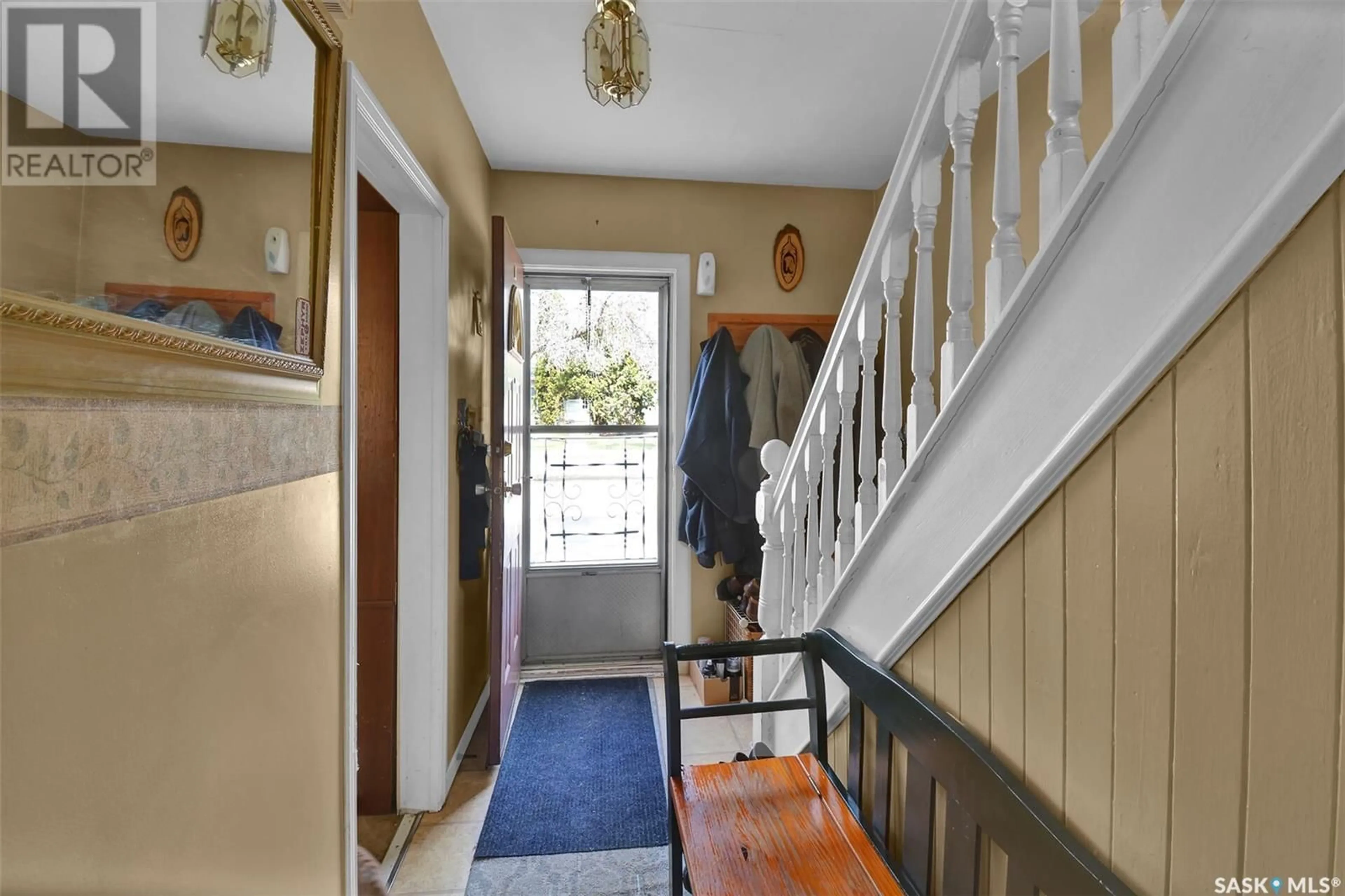 Indoor foyer for 1310 13TH STREET, Saskatoon Saskatchewan S7H0C6