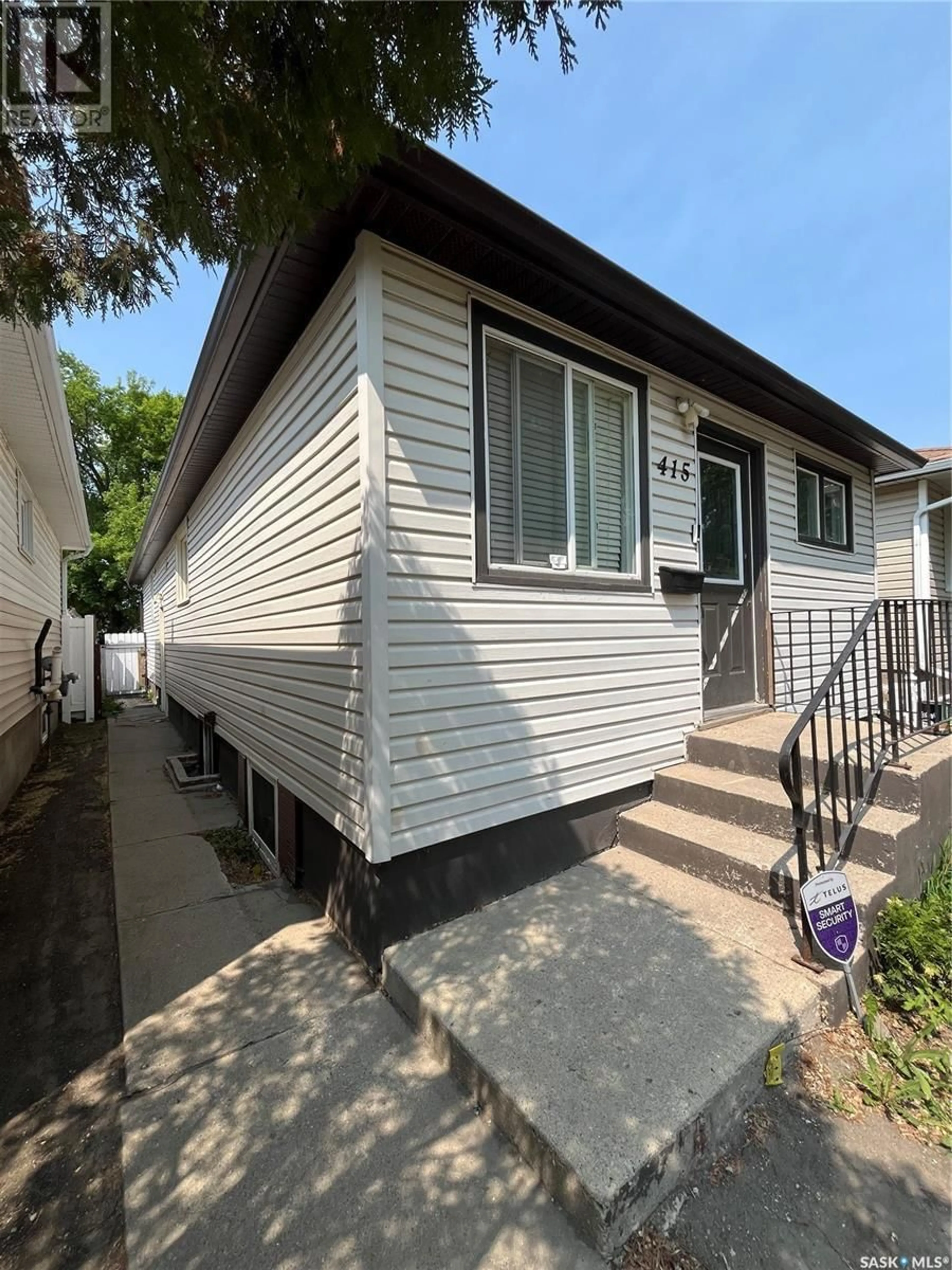 Home with vinyl exterior material, street for 415 P AVENUE, Saskatoon Saskatchewan S7L2V8