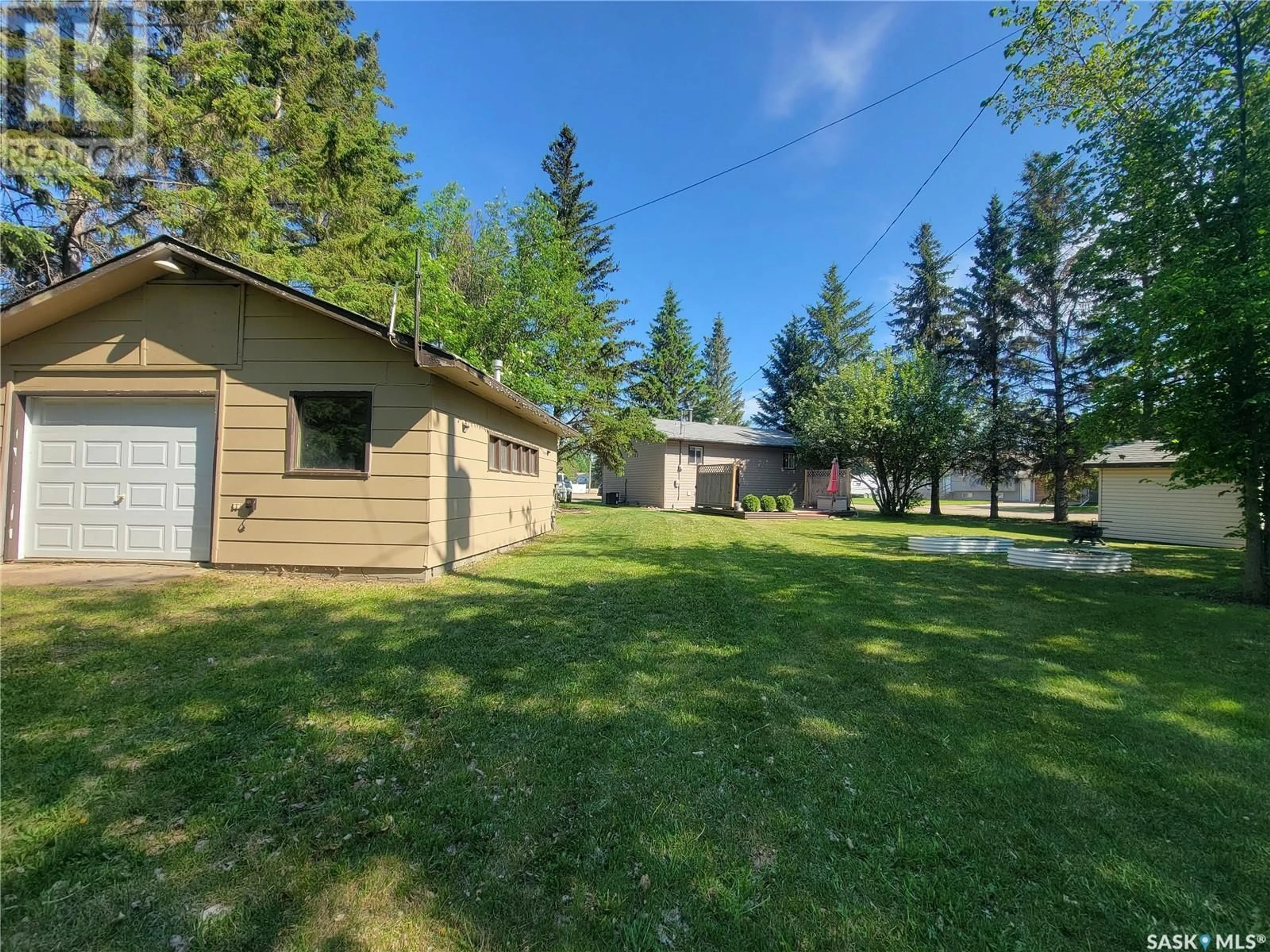 A pic from outside/outdoor area/front of a property/back of a property/a pic from drone, unknown for 16 4TH AVENUE, Neilburg Saskatchewan S0M2C0