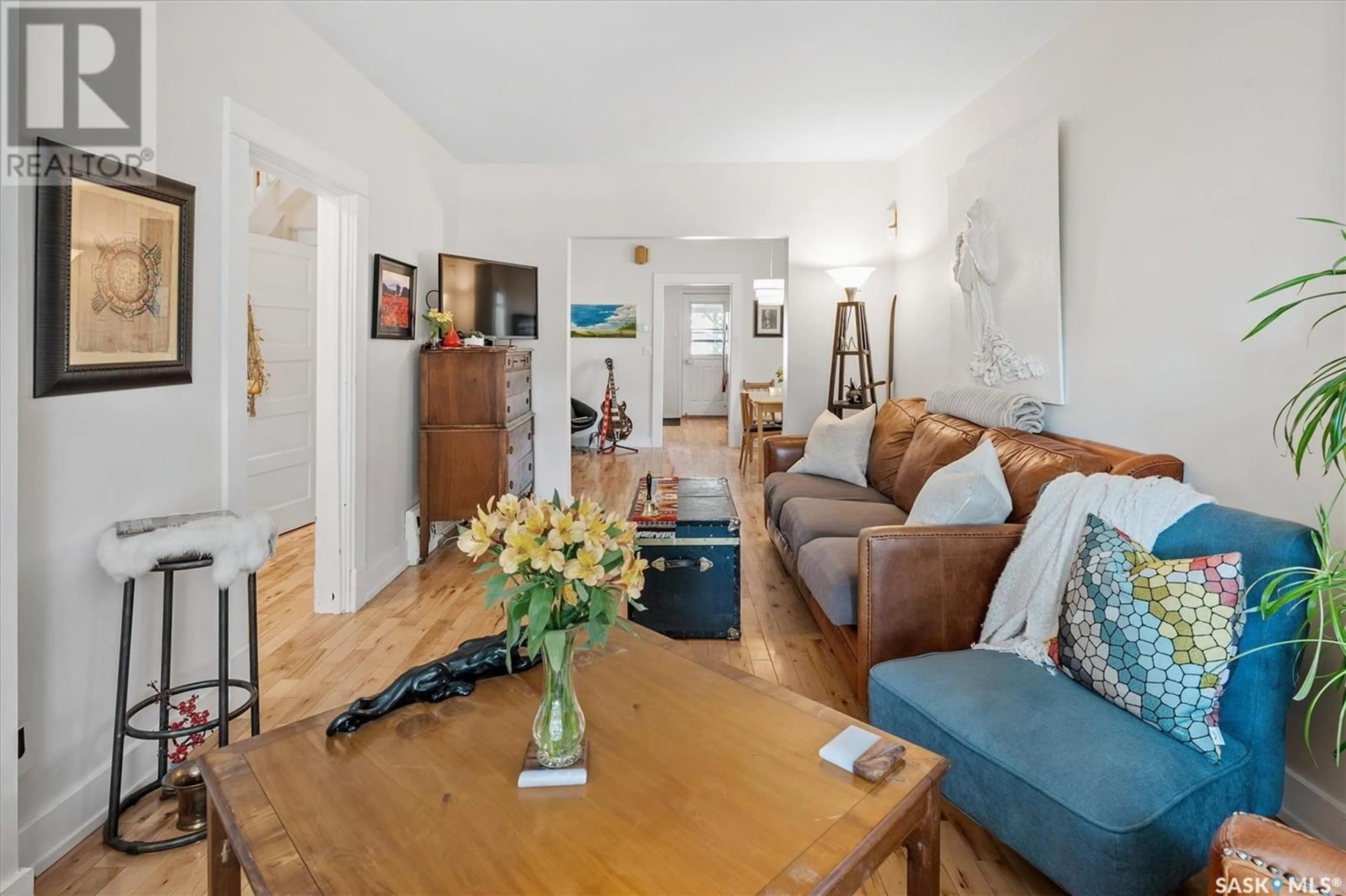 Living room with furniture, wood/laminate floor for 721 6TH AVENUE, Saskatoon Saskatchewan S7K2S8