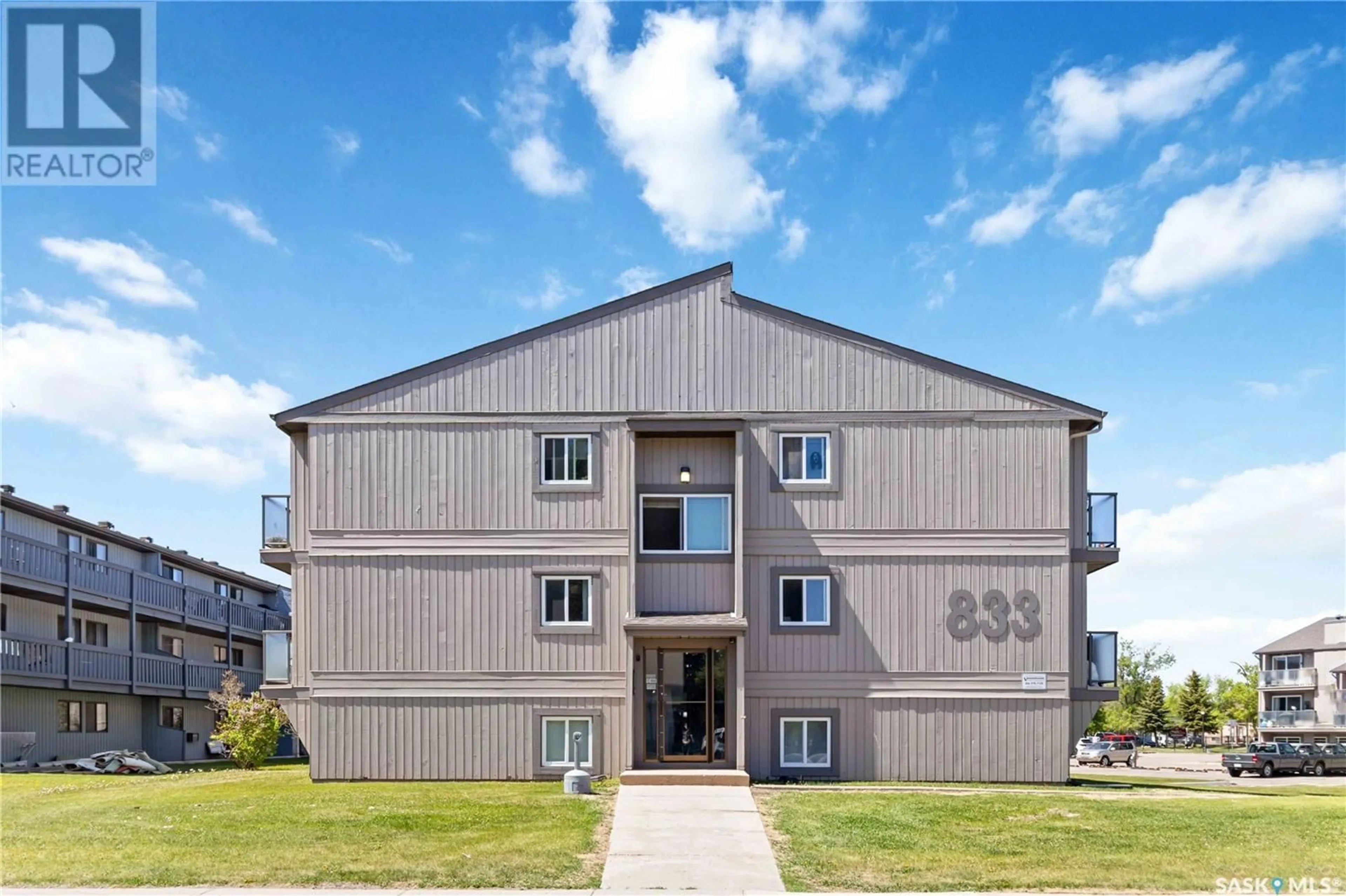 Home with vinyl exterior material, building for 833 - 207 WOLLASTON CRESCENT, Saskatoon Saskatchewan S7J4G1
