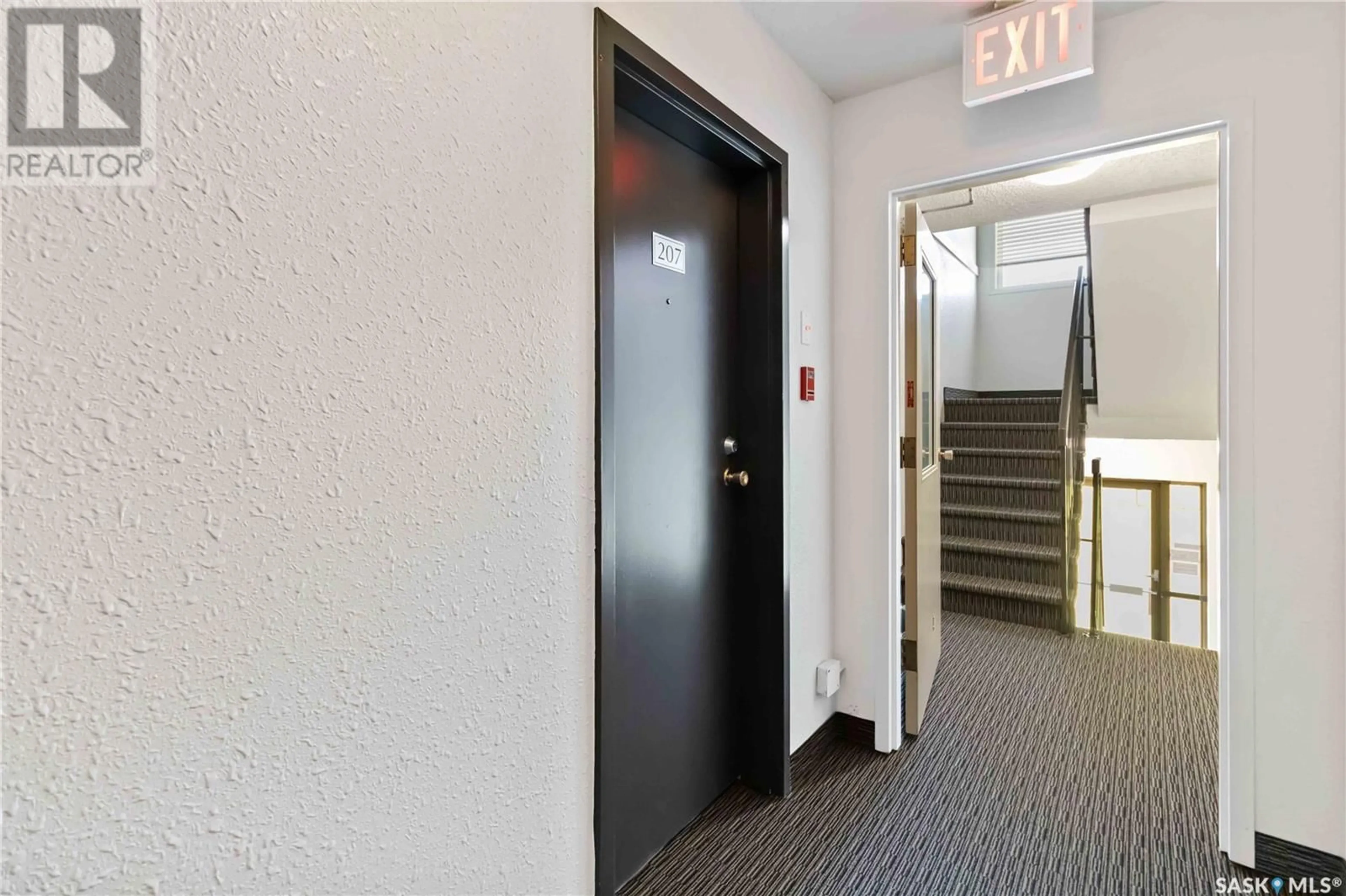 Indoor foyer for 833 - 207 WOLLASTON CRESCENT, Saskatoon Saskatchewan S7J4G1