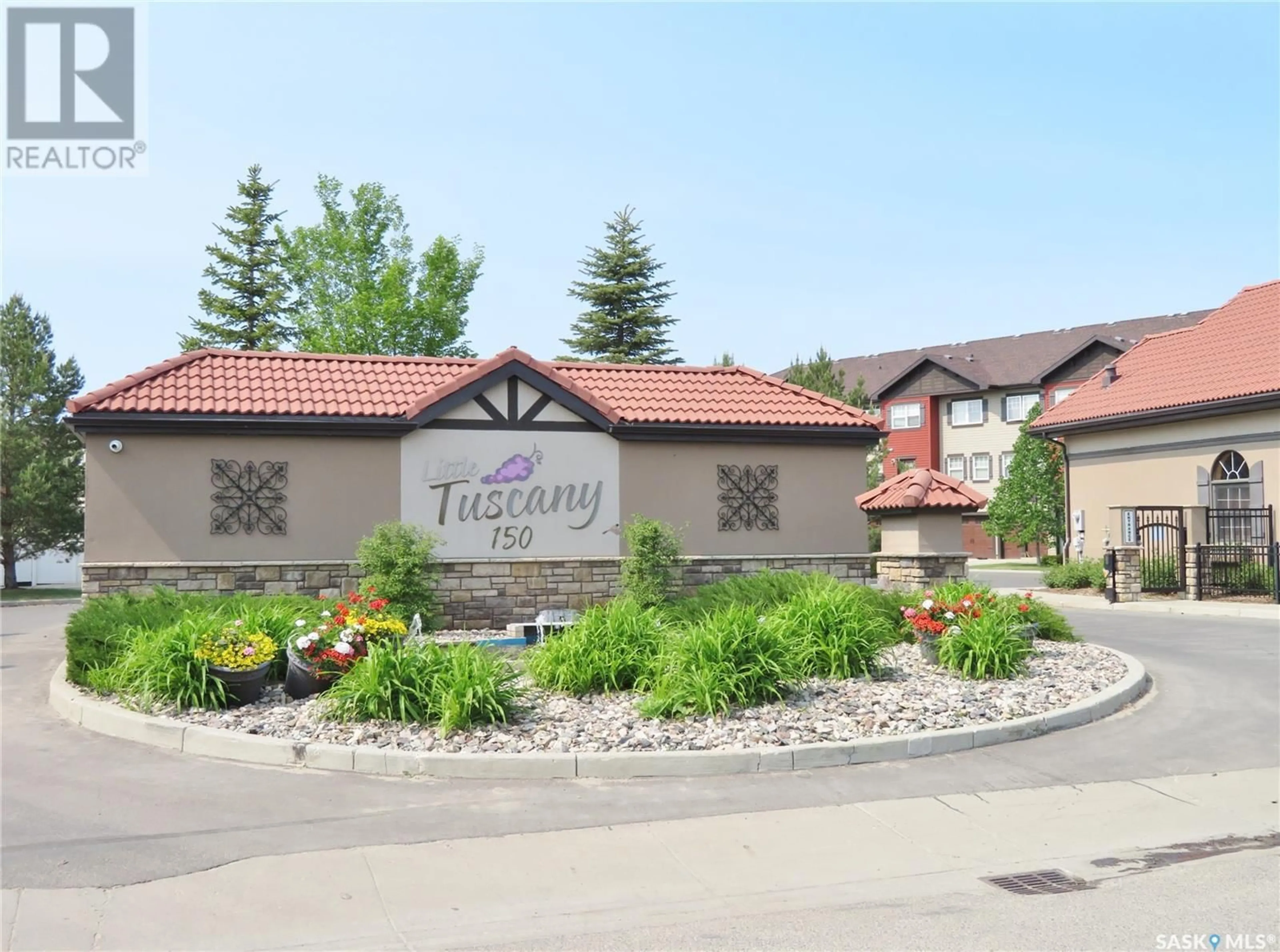 Indoor foyer for 150 - 517 LANGLOIS WAY, Saskatoon Saskatchewan S7K0K8