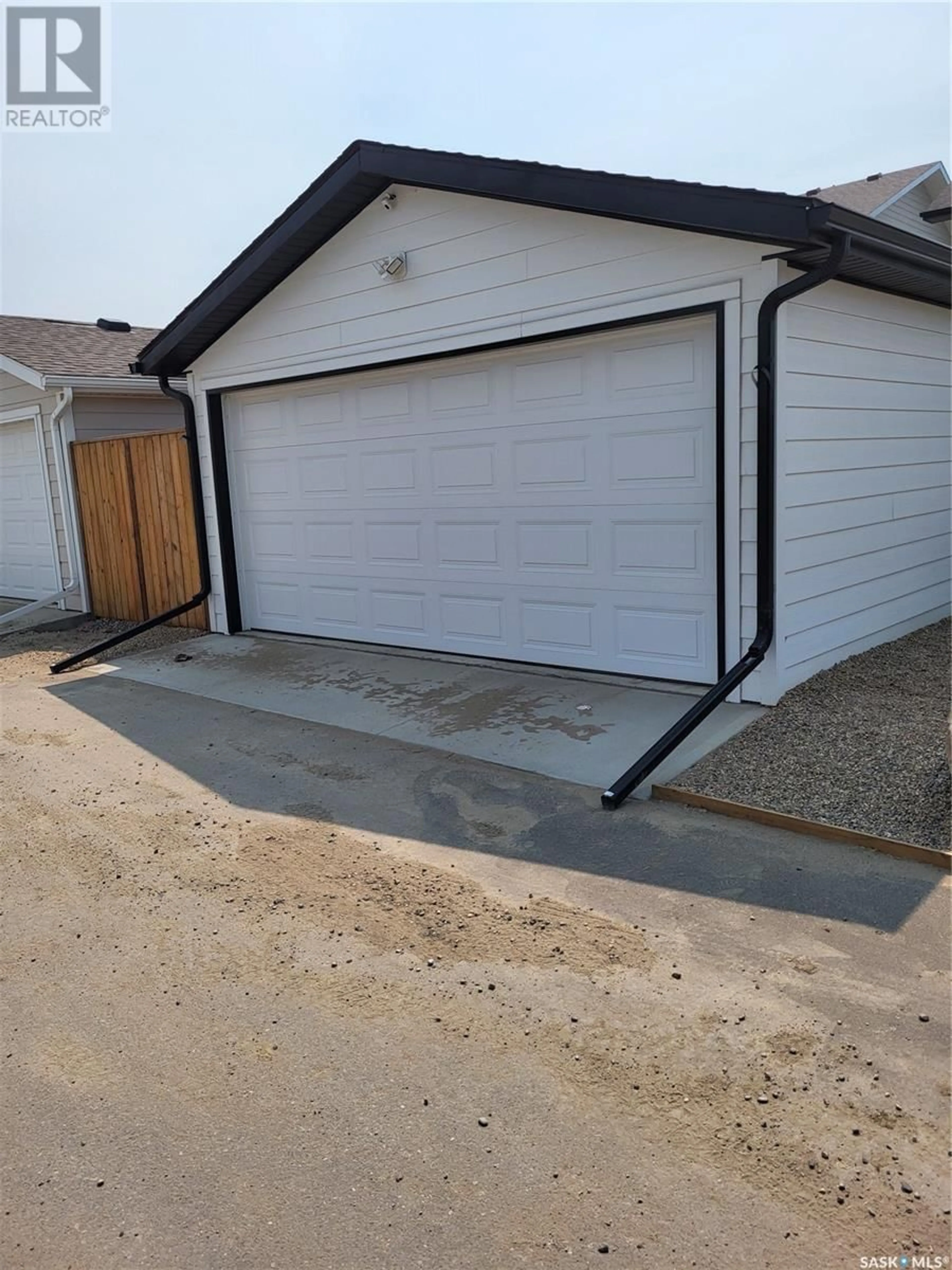 Indoor garage for 127 KOSTIUK CRESCENT, Saskatoon Saskatchewan S7V1R8