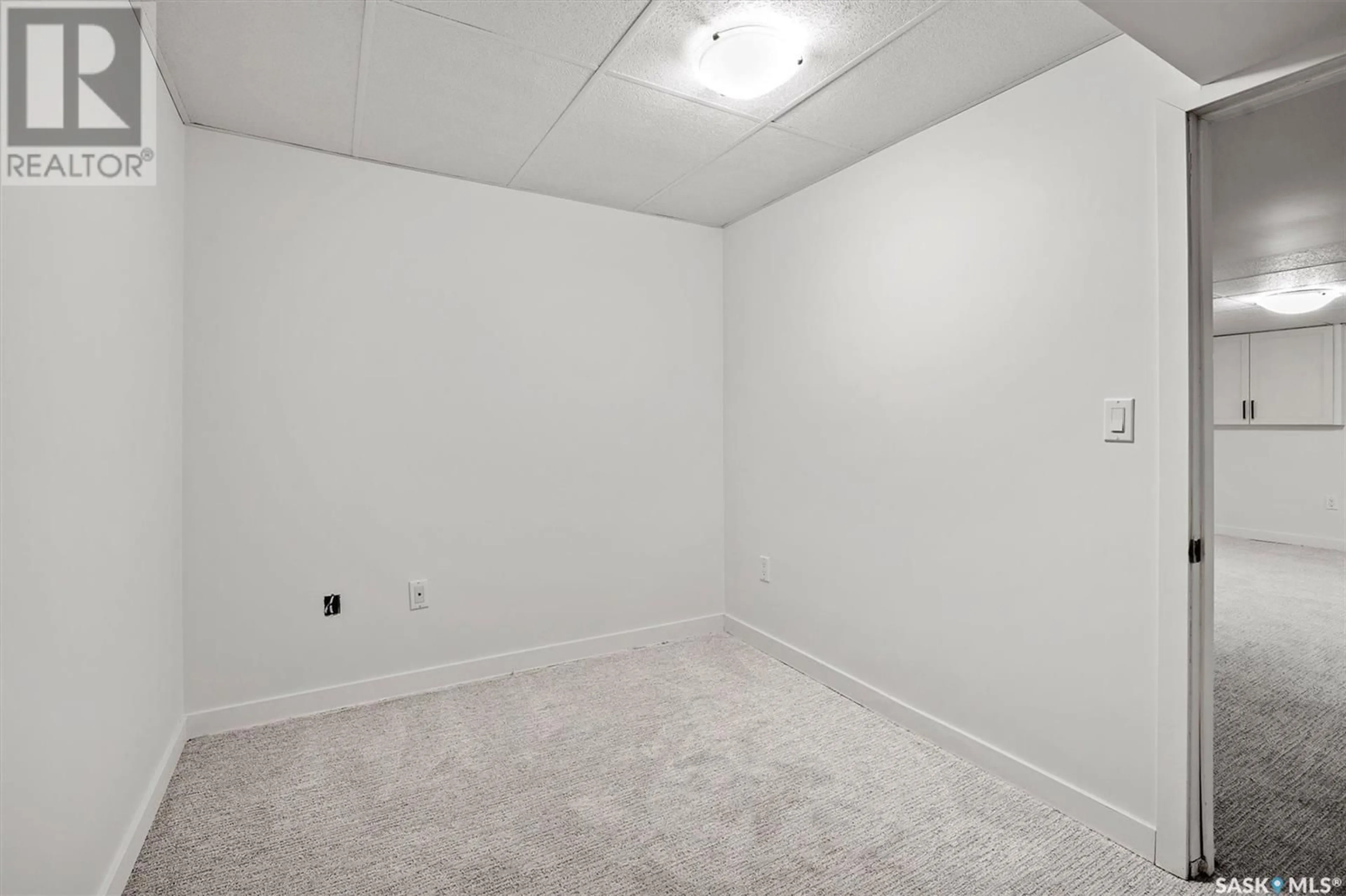 A pic of a room for 525 4TH AVENUE, Saskatoon Saskatchewan S7K2M5
