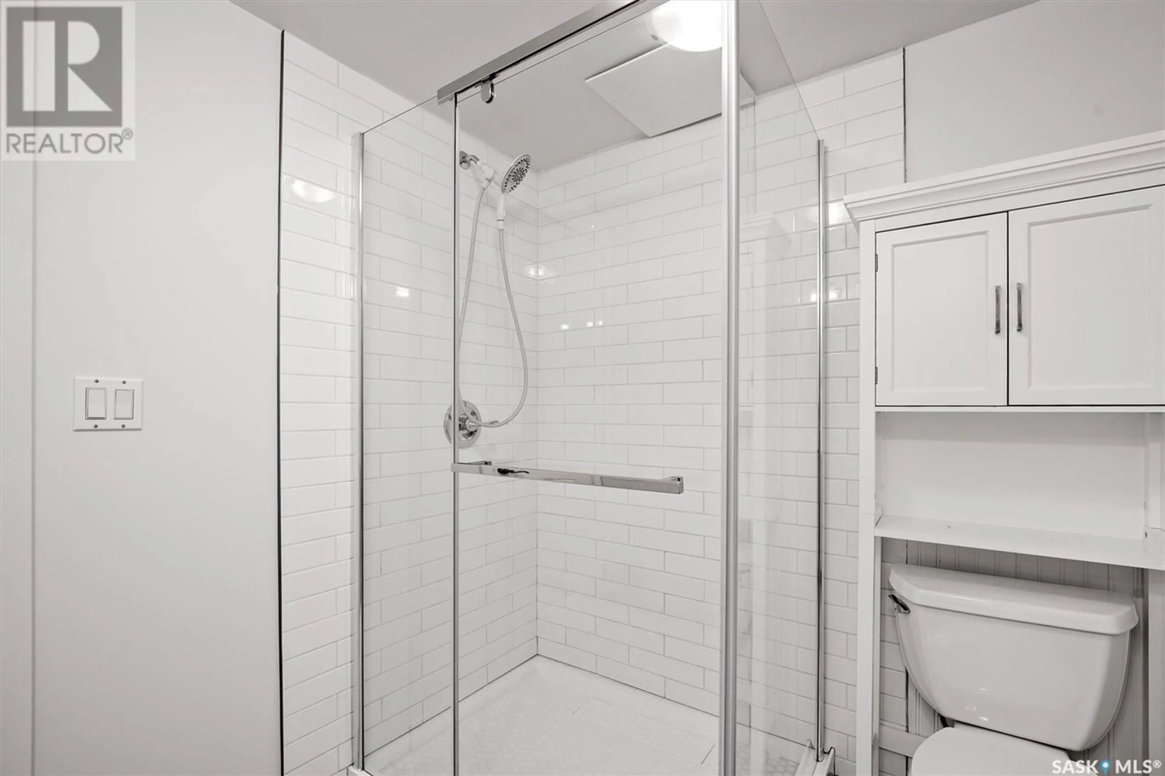 Standard bathroom, unknown for 525 4TH AVENUE, Saskatoon Saskatchewan S7K2M5