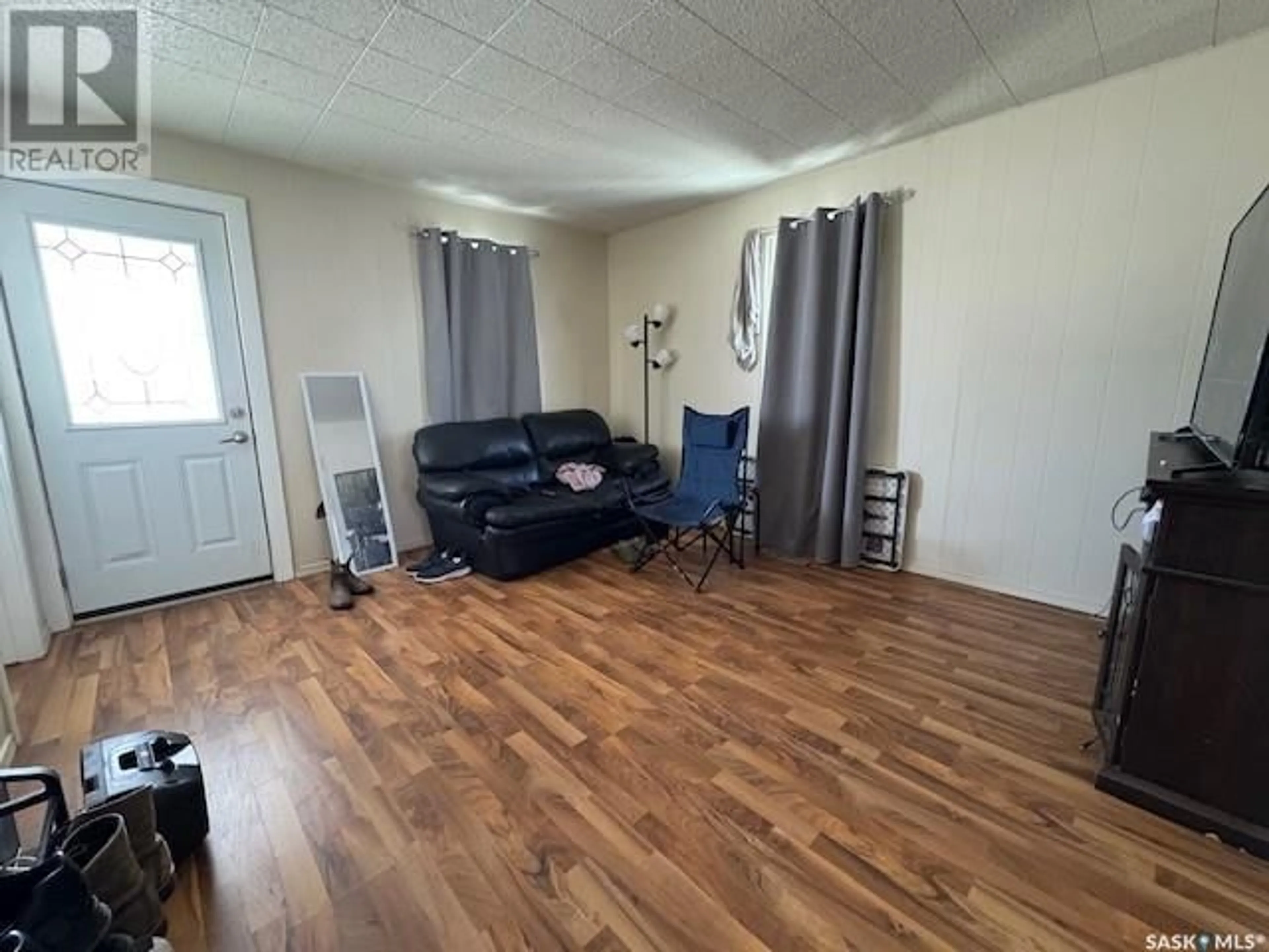 A pic of a room for E - 110 4TH AVENUE, Watrous Saskatchewan S0K4T0
